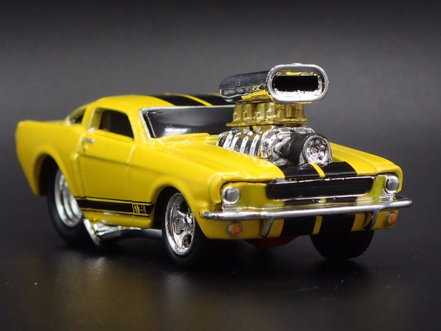 1966 66 FORD MUSTANG SHELBY GT350 W BLOWER YELLOW 1:64 DIORAMA DIECAST MODEL CAR