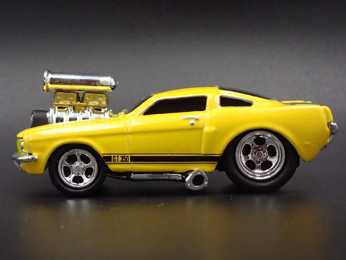 1966 66 FORD MUSTANG SHELBY GT350 W BLOWER YELLOW 1:64 DIORAMA DIECAST MODEL CAR