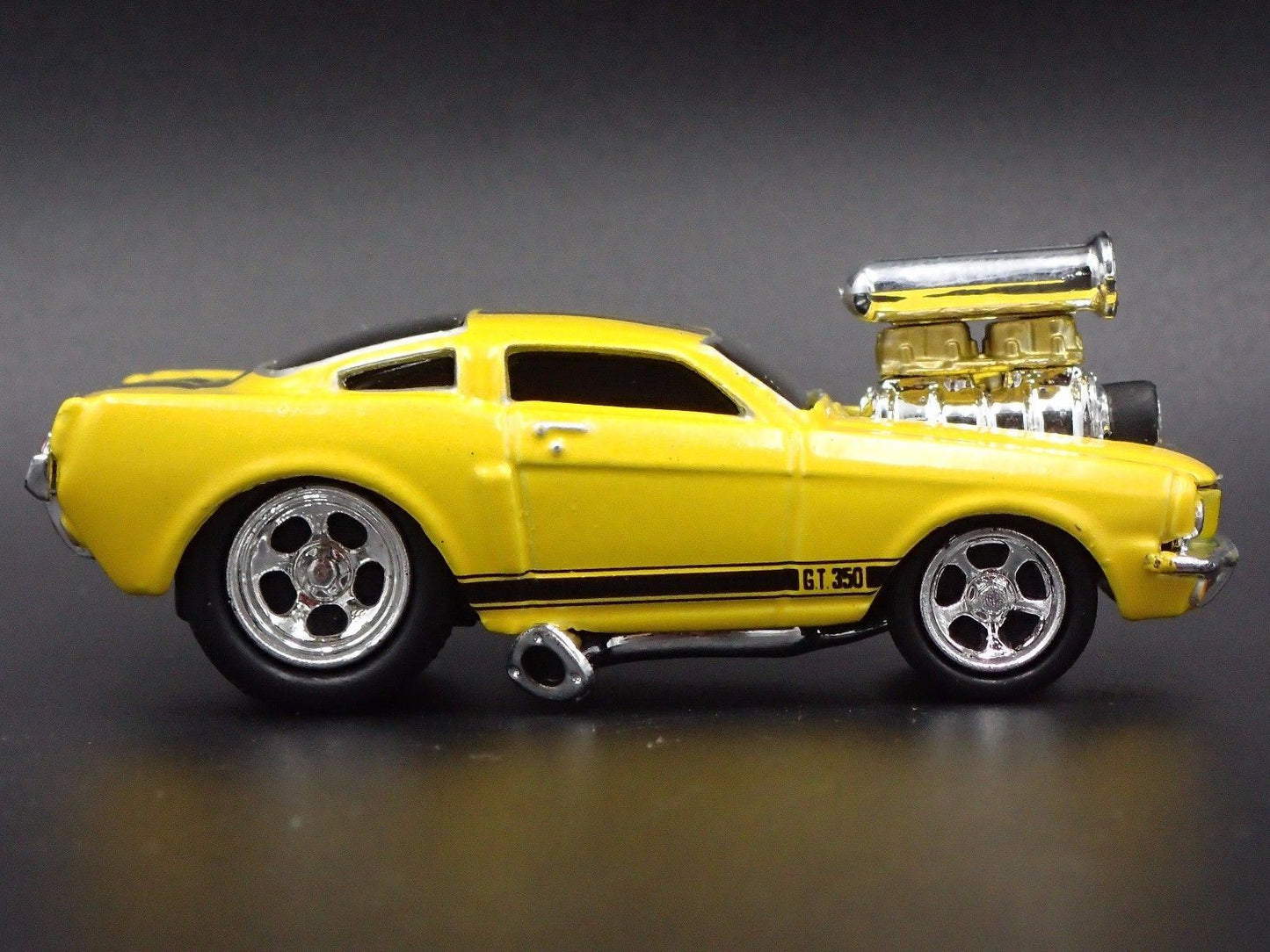 1966 66 FORD MUSTANG SHELBY GT350 W BLOWER YELLOW 1:64 DIORAMA DIECAST MODEL CAR