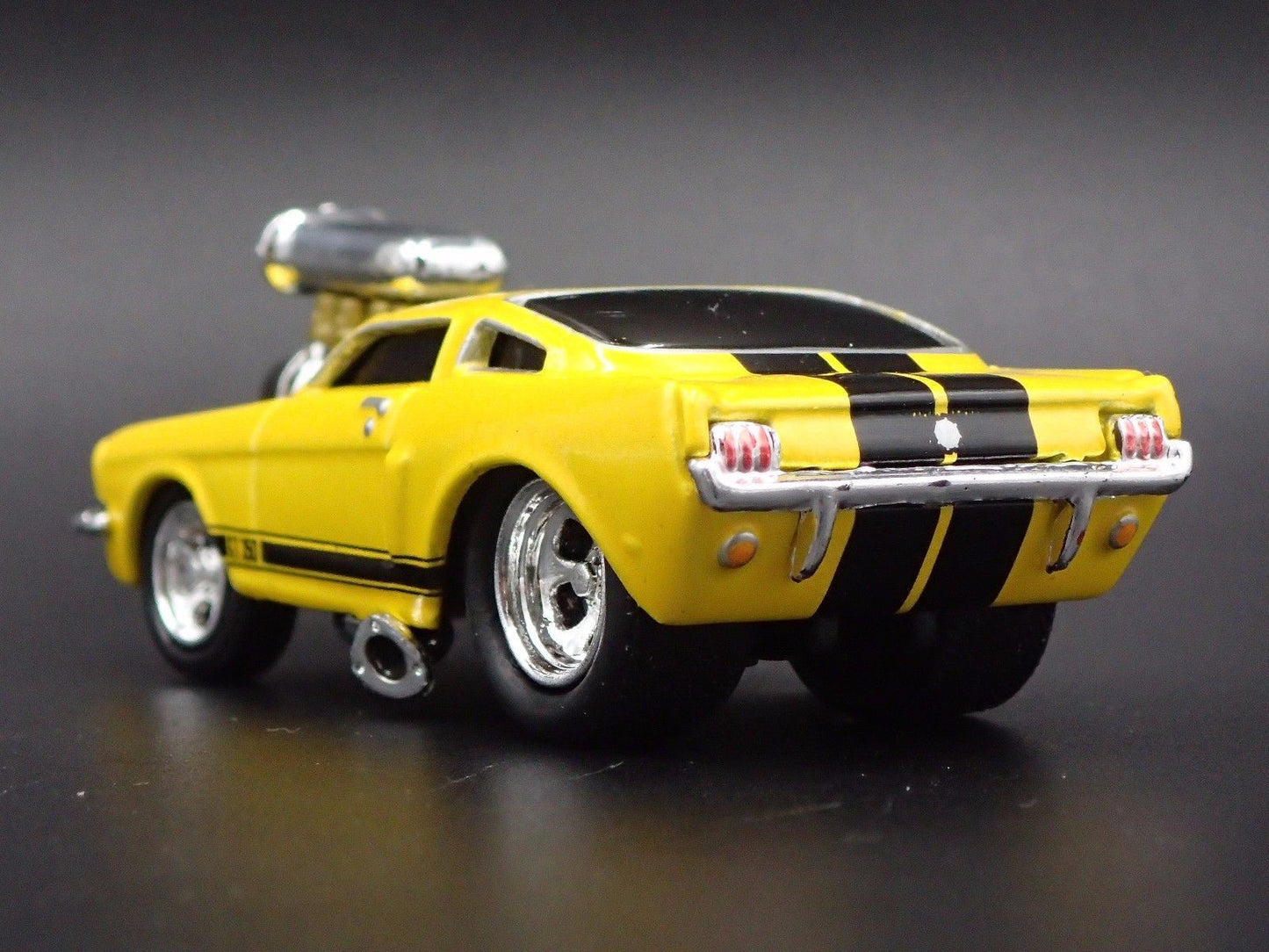 1966 66 FORD MUSTANG SHELBY GT350 W BLOWER YELLOW 1:64 DIORAMA DIECAST MODEL CAR