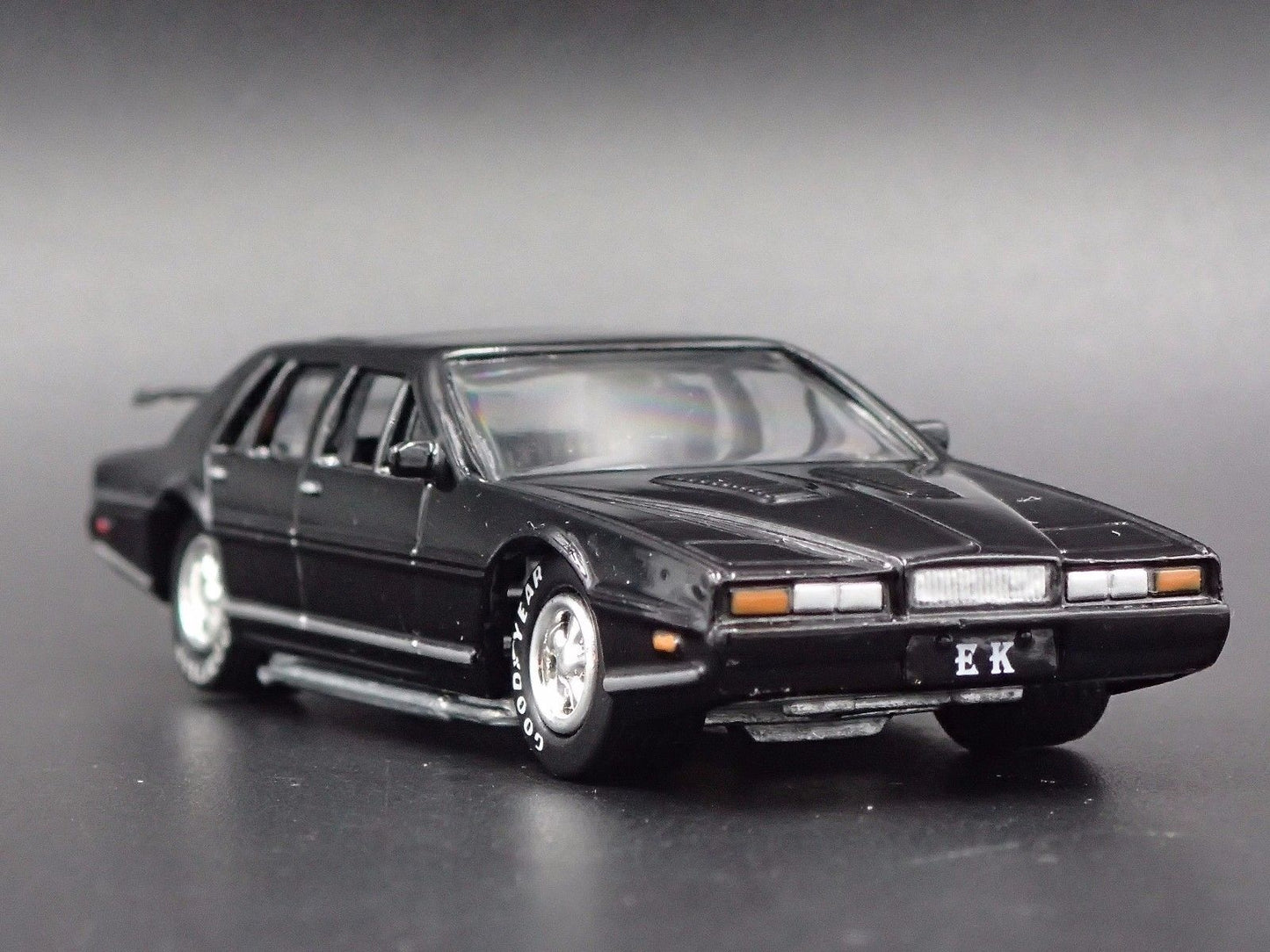 1984 84 ASTON MARTIN LAGONDA EVEL KNIEVEL'S CUSTOM 1:64 SCALE DIECAST MODEL CAR
