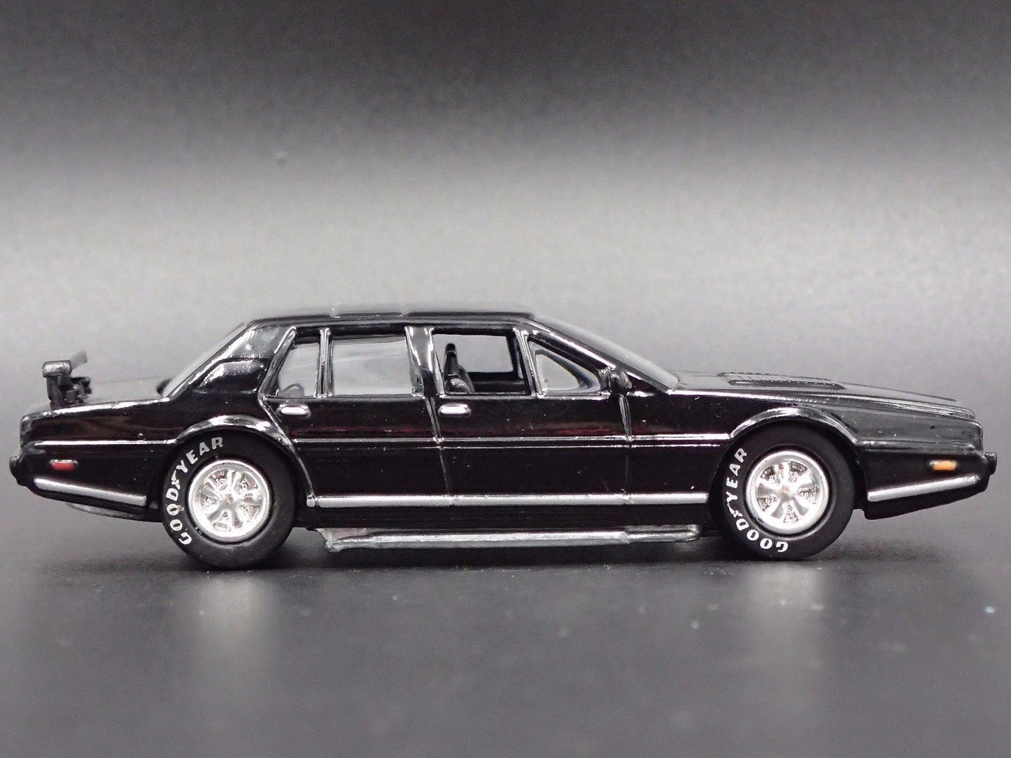 1984 84 ASTON MARTIN LAGONDA EVEL KNIEVEL'S CUSTOM 1:64 SCALE DIECAST MODEL CAR