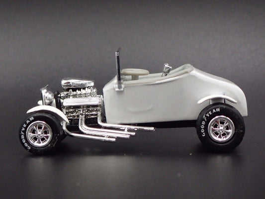 1927 FORD MODEL T ROADSTER RARE 1:64 COLLECTIBLE DIORAMA DIECAST MODEL CAR-Burning Rubber Toy Company
