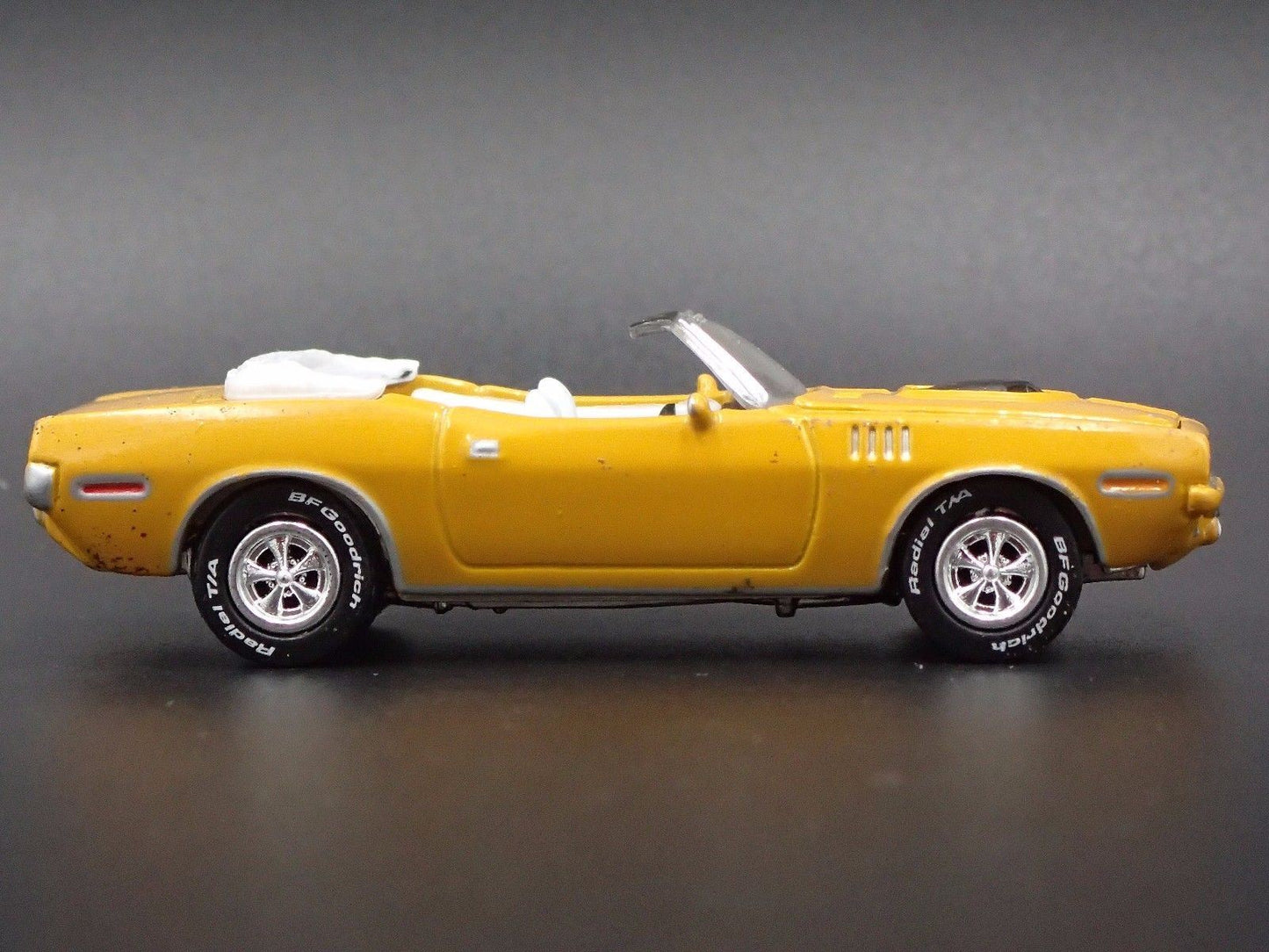 1971 71 PLYMOUTH HEMI CUDA CONVERTIBLE NASH BRIDGES 1/64 SCALE DIECAST MODEL CAR
