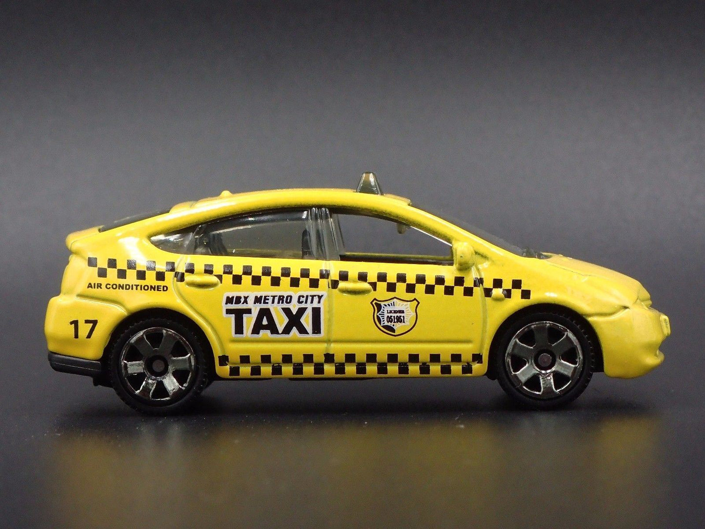 2003-2008 TOYOTA PRIUS TAXI YELLOW 1/64 SCALE COLLECTIBLE DIORAMA DIECAST MODEL