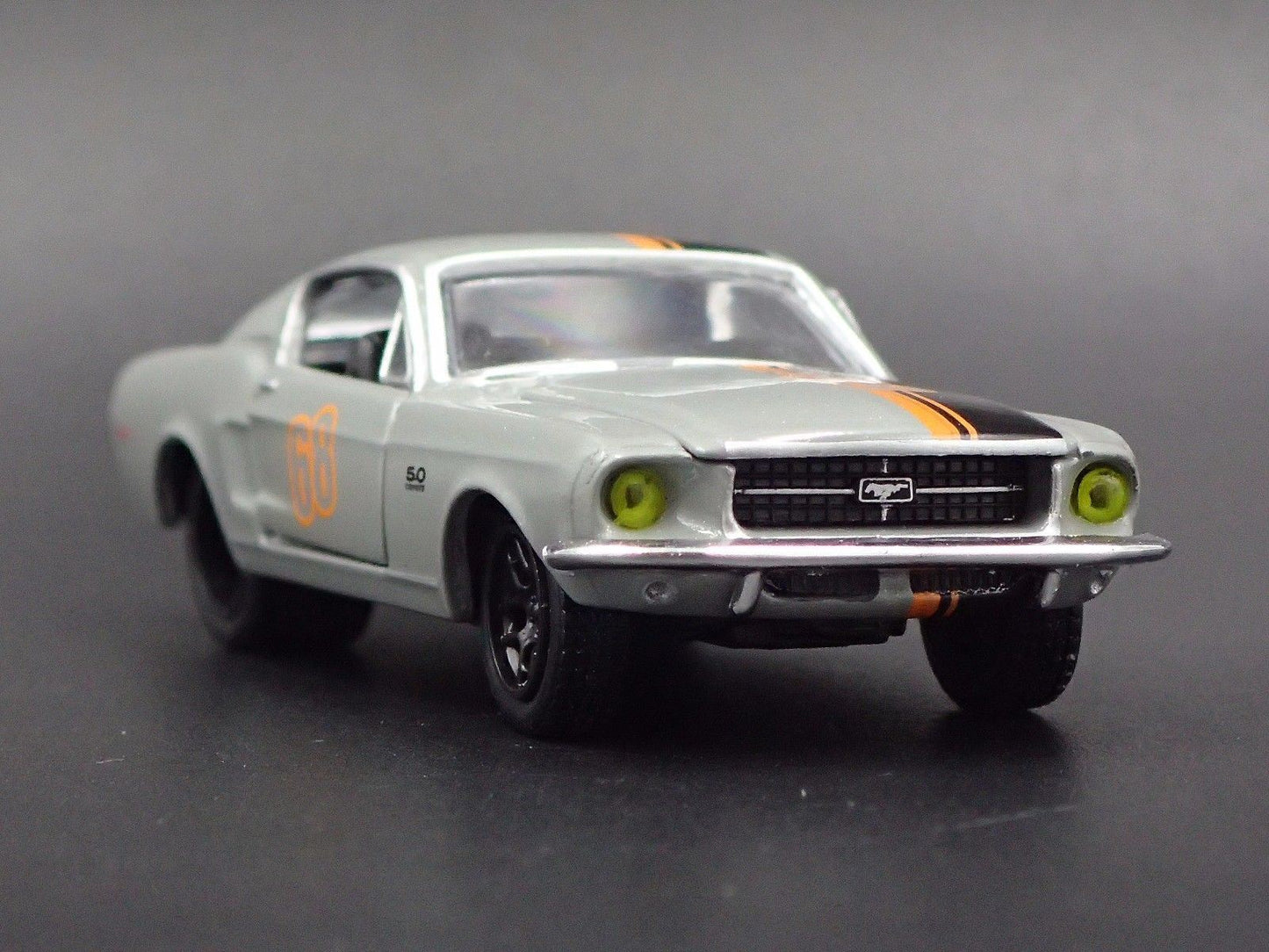 1968 68 FORD MUSTANG FASTBACK 2+2 GRAY 1:64 SCALE DIORAMA DIECAST MODEL CAR