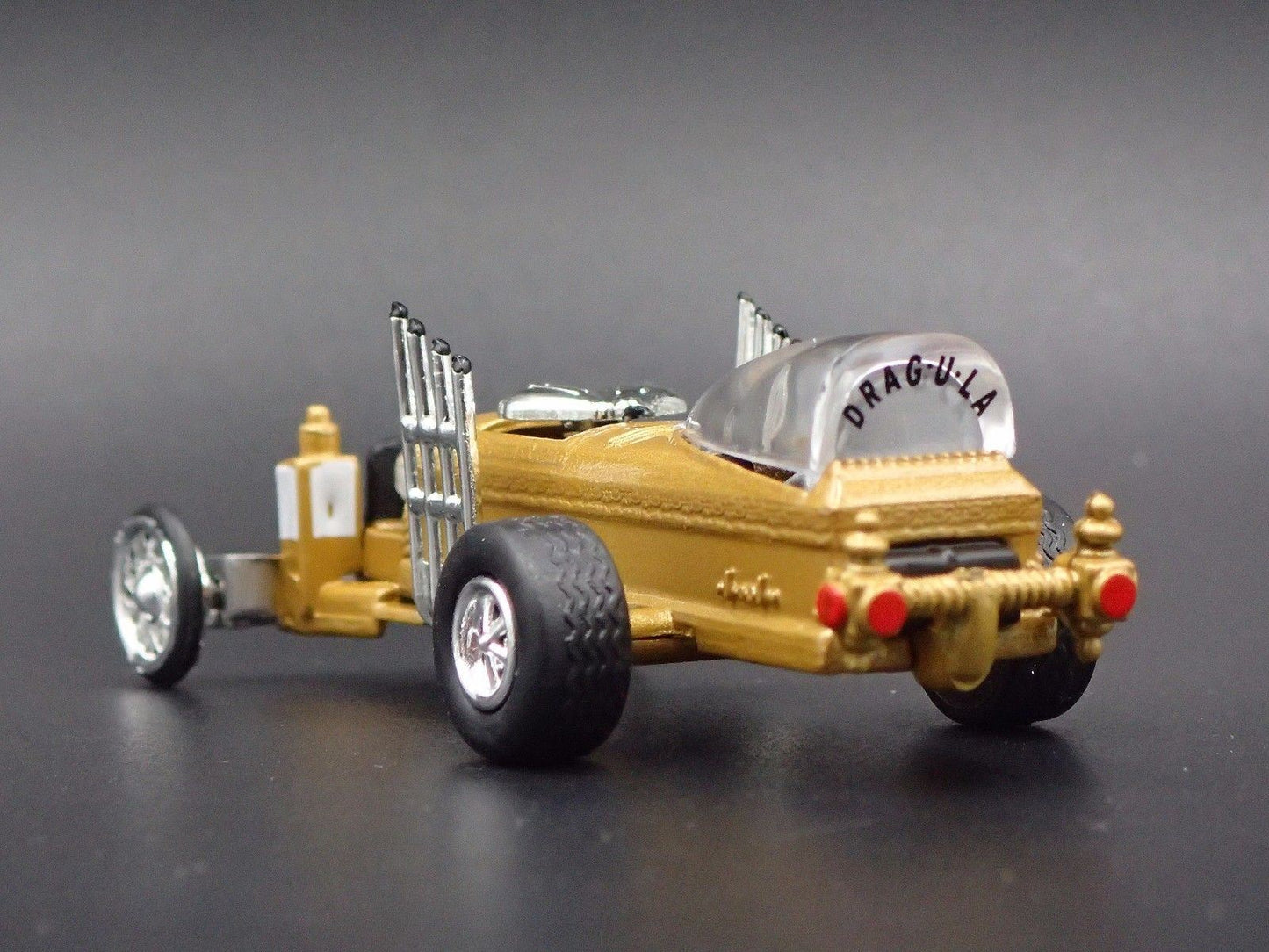BARRIS THE DRAG-U-LA MUNSTERS GOLD 1:64 COLLECTIBLE DIORAMA DIECAST MODEL CAR