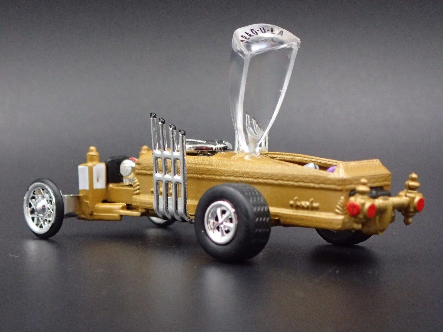 BARRIS THE DRAG-U-LA MUNSTERS GOLD 1:64 COLLECTIBLE DIORAMA DIECAST MODEL CAR