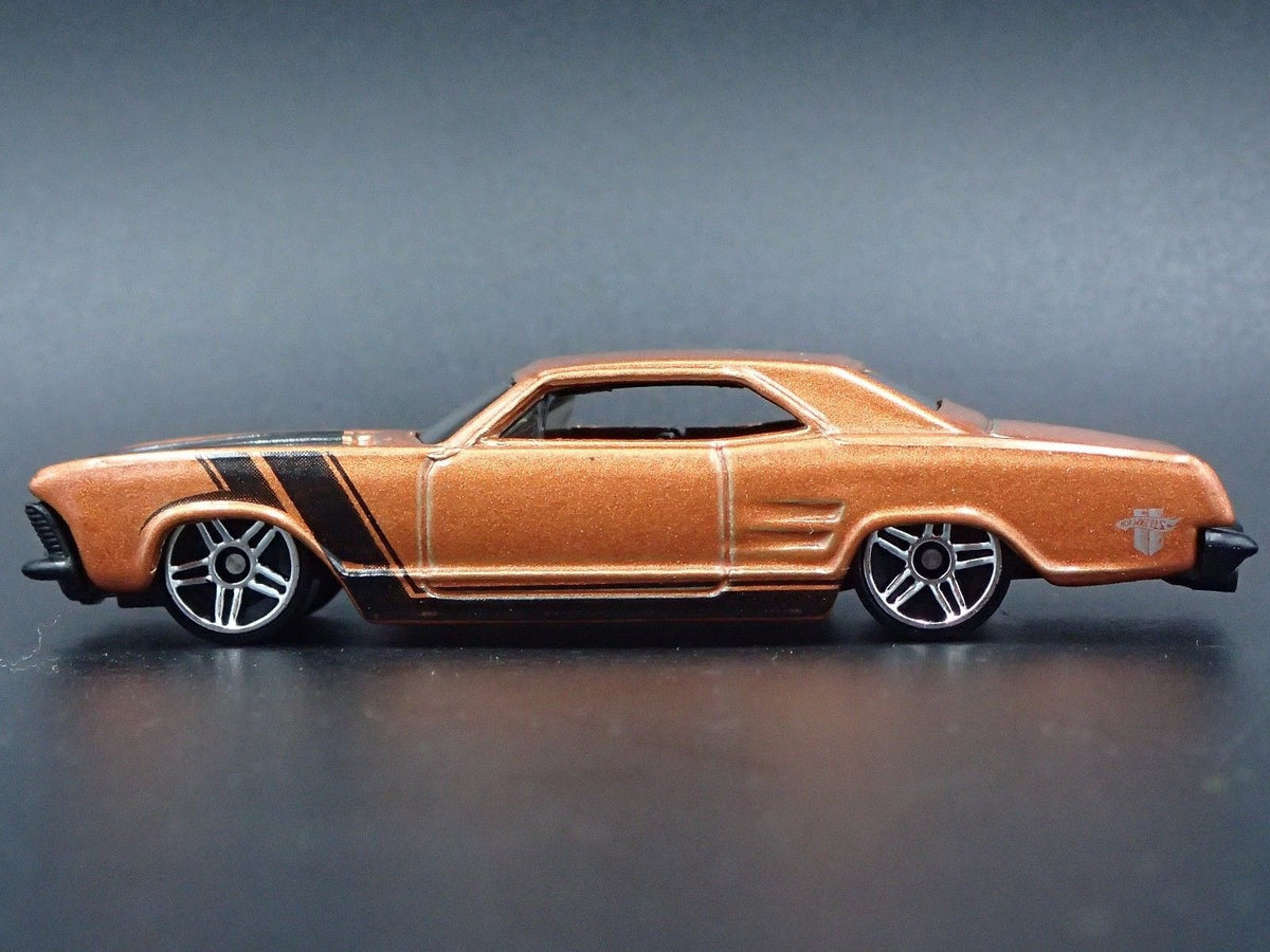 1964 64 BUICK RIVIERA BROWN 1:64 SCALE COLLECTIBLE DIORAMA DIECAST MODEL CAR-Burning Rubber Toy Company