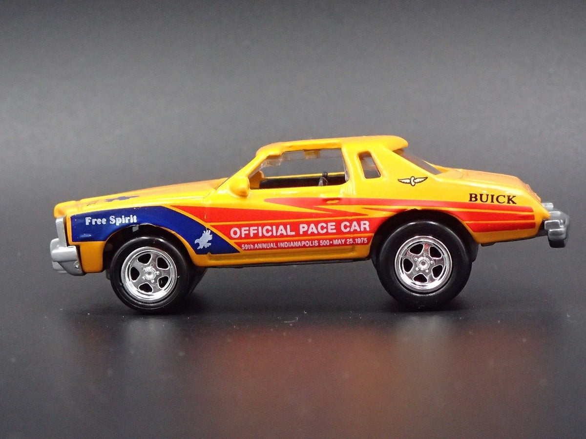 1975 75 BUICK CENTURY INDY PACE CAR 1:64 SCALE COLLECTIBLE DIECAST MODEL CAR