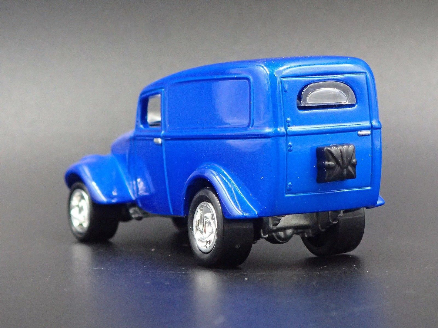 1933 33 WILLYS PANEL VAN BLUE 1:64 SCALE COLLECTIBLE DIORAMA DIECAST MODEL CAR3
