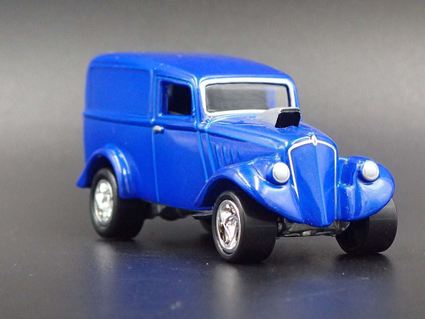 1933 33 WILLYS PANEL VAN BLUE 1:64 SCALE COLLECTIBLE DIORAMA DIECAST MODEL CAR3
