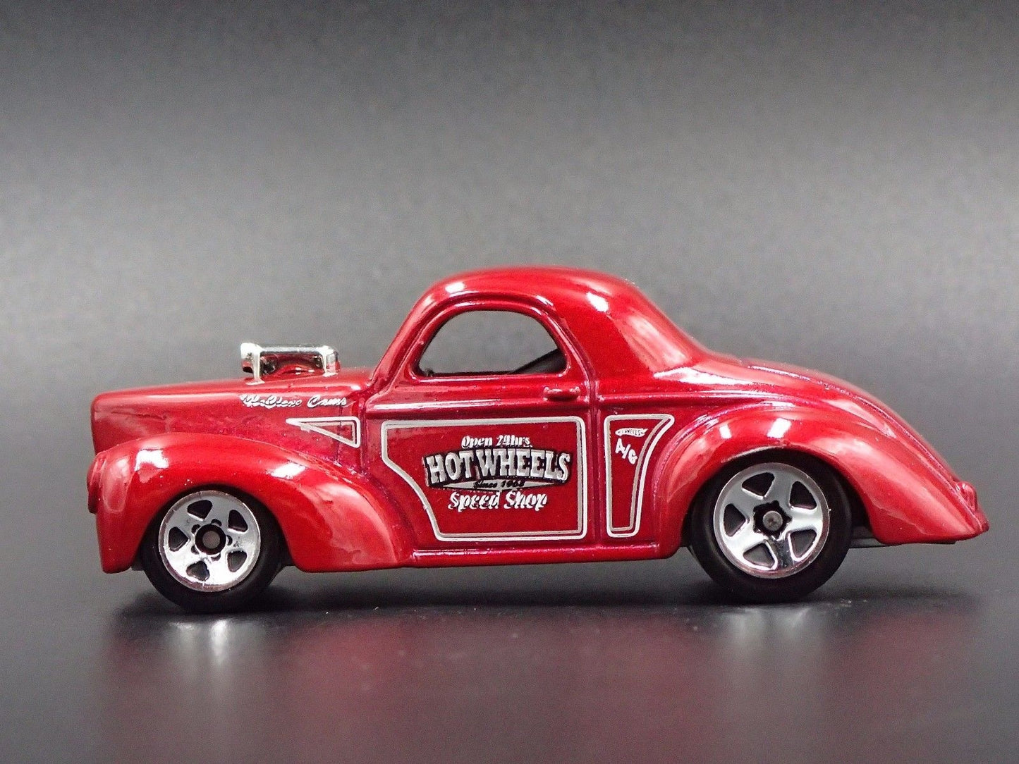 1941 41 WILLYS COUPE RED RARE 1:64 COLLECTIBLE DIORAMA DIECAST MODEL CAR