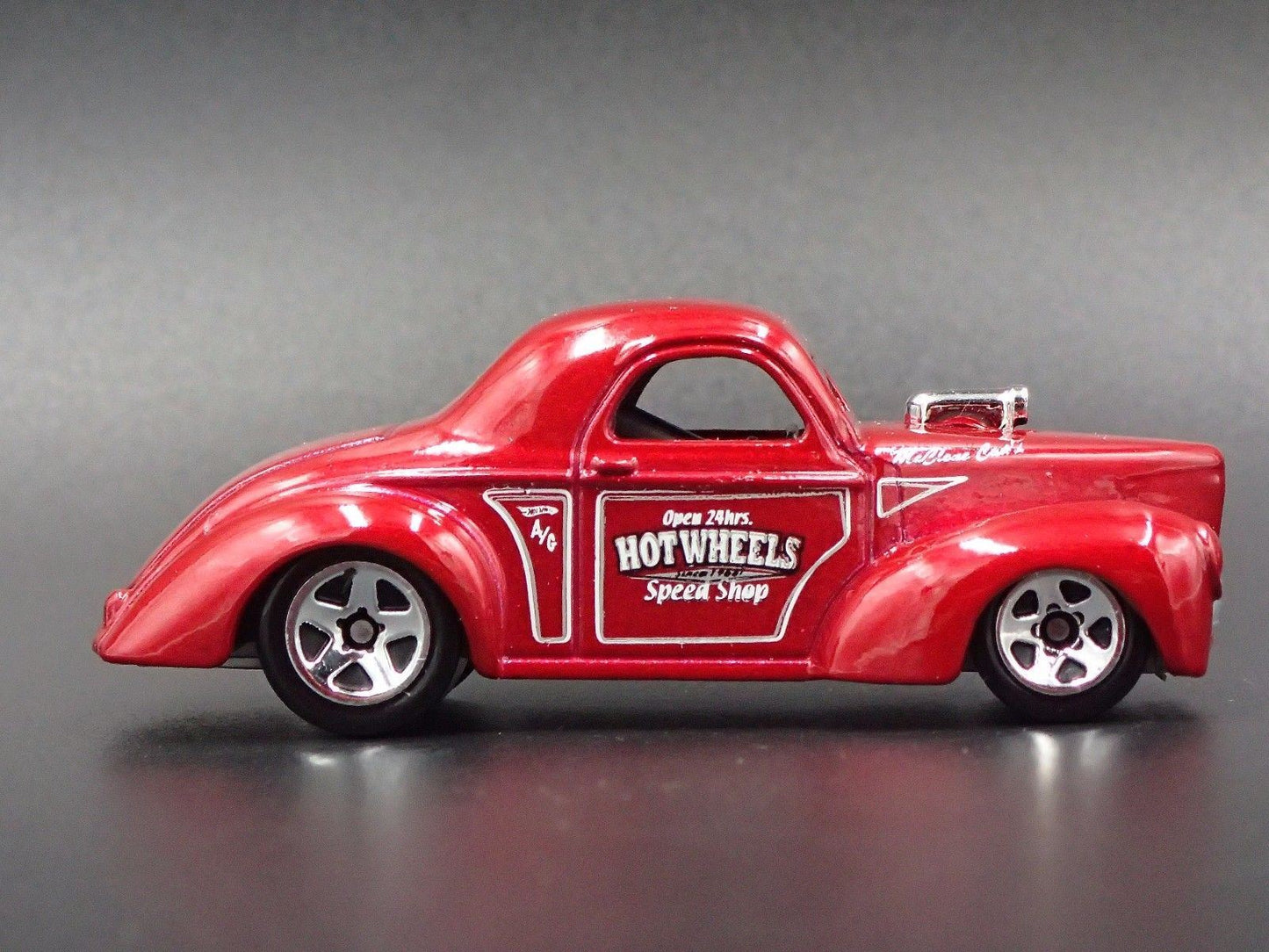 1941 41 WILLYS COUPE RED RARE 1:64 COLLECTIBLE DIORAMA DIECAST MODEL CAR