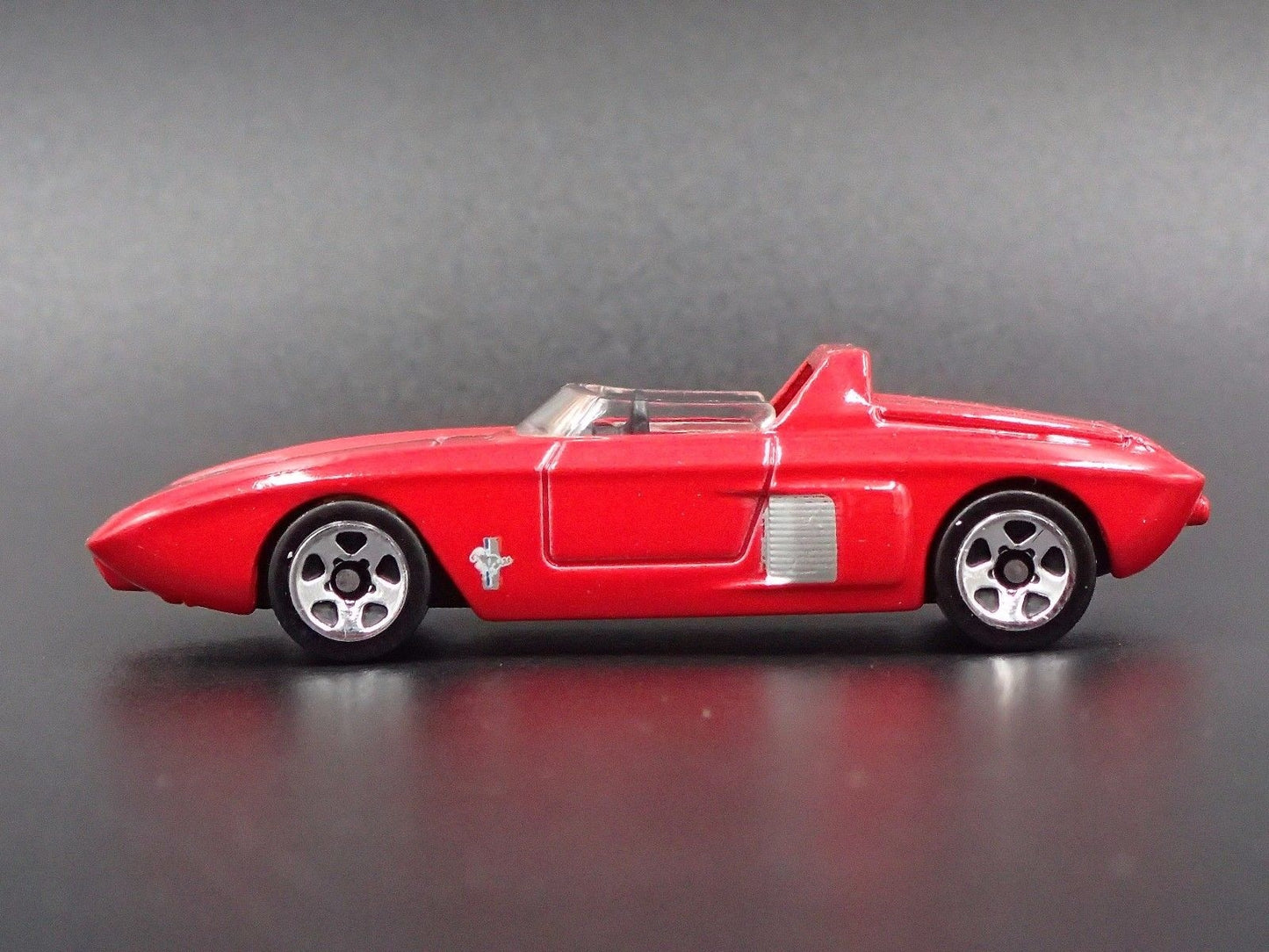 1962 62 FORD MUSTANG CONCEPT 1:64 SCALE COLLECTIBLE DIORAMA DIECAST MODEL CAR