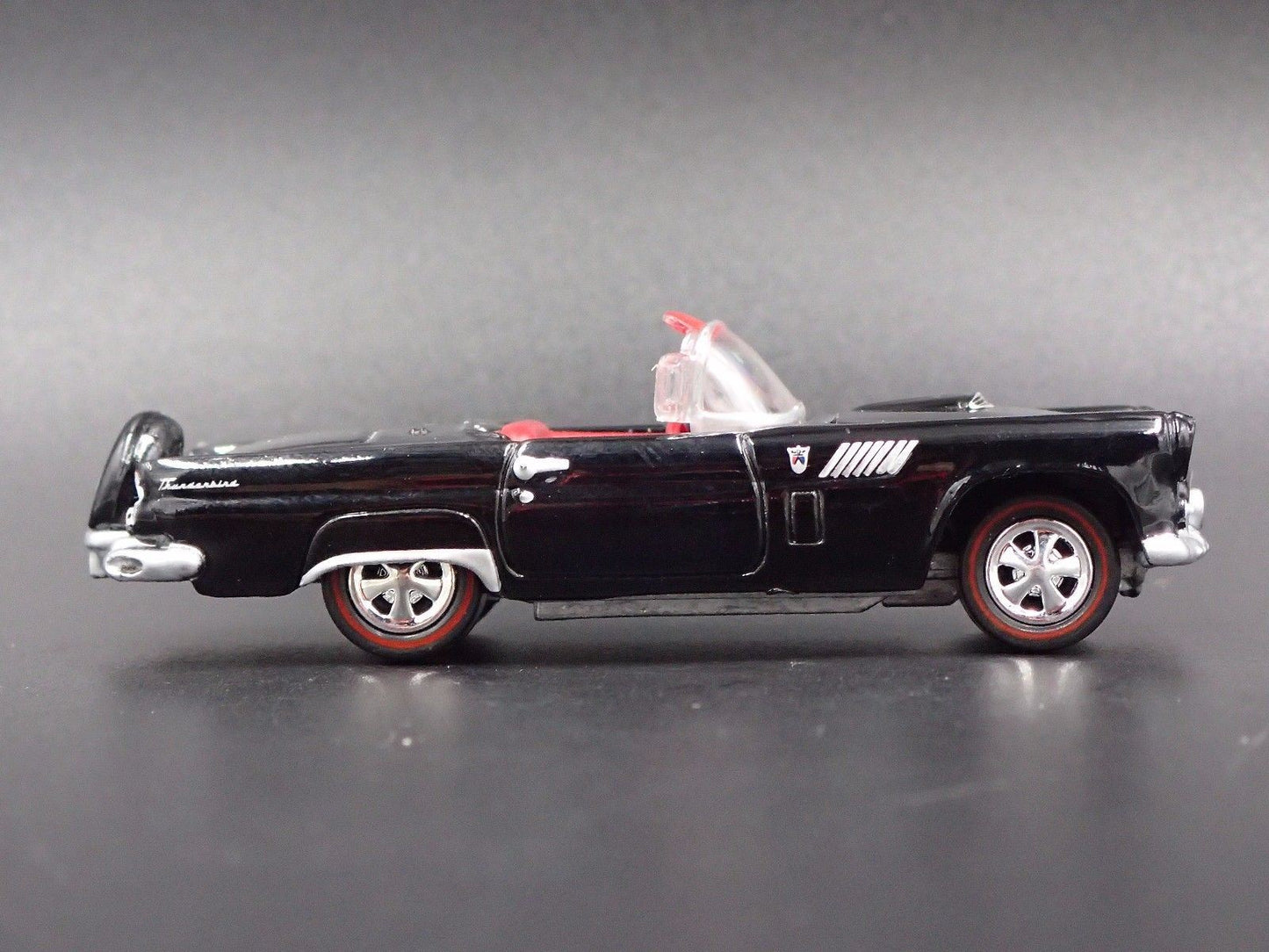 1956 56 FORD THUNDERBIRD TBIRD CONVERTIBLE 1:64 SCALE DIORAMA DIECAST MODEL CAR
