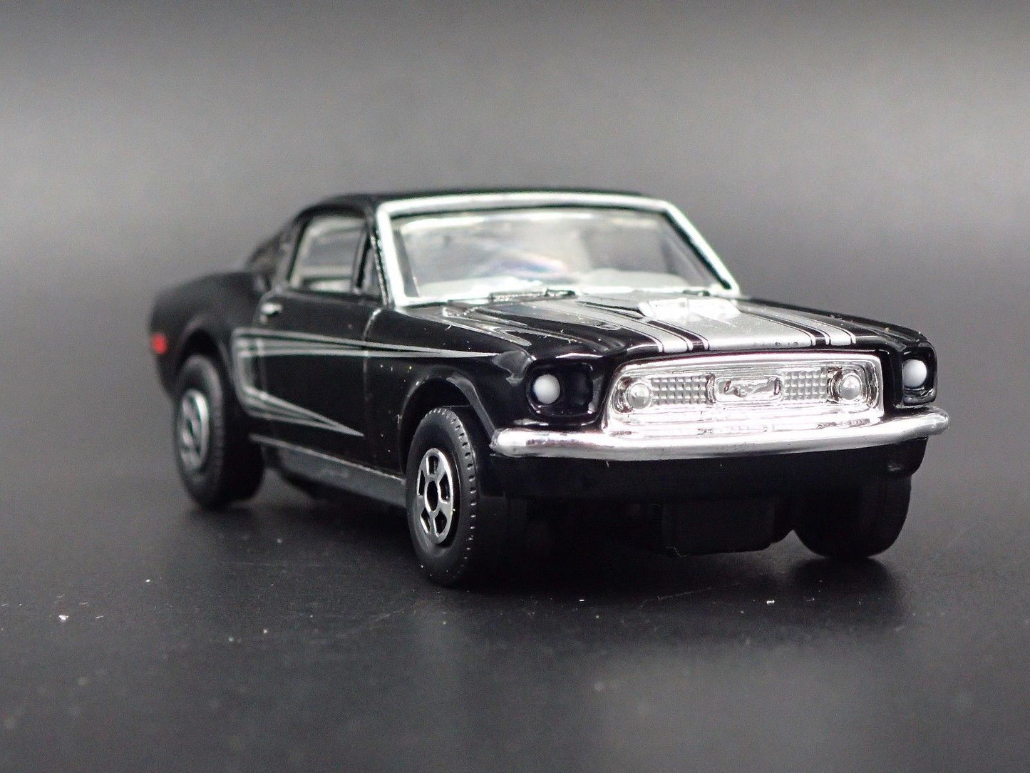1968 68 FORD MUSTANG COBRA JET 428 BLACK 1:64 SCALE DIORAMA DIECAST MODEL CAR