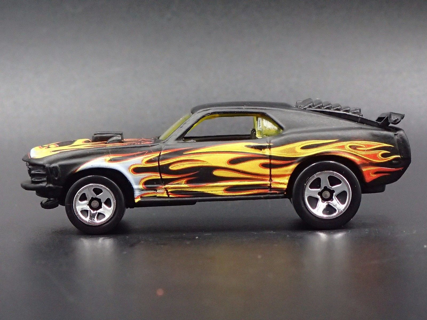 1970 70 FORD MUSTANG MACH 1 FASTBACK BLACK 1:64 SCALE DIORAMA DIECAST MODEL CAR