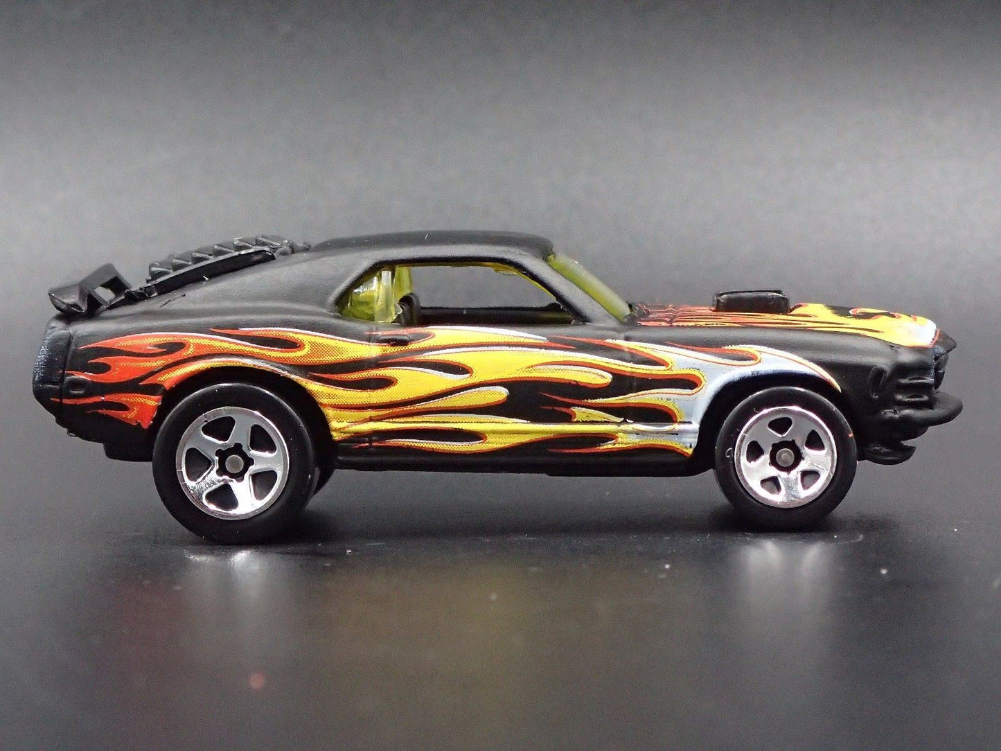 1970 70 FORD MUSTANG MACH 1 FASTBACK BLACK 1:64 SCALE DIORAMA DIECAST MODEL CAR
