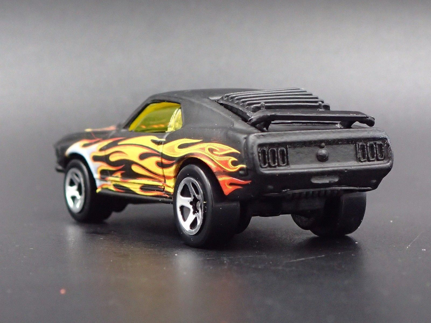1970 70 FORD MUSTANG MACH 1 FASTBACK BLACK 1:64 SCALE DIORAMA DIECAST MODEL CAR