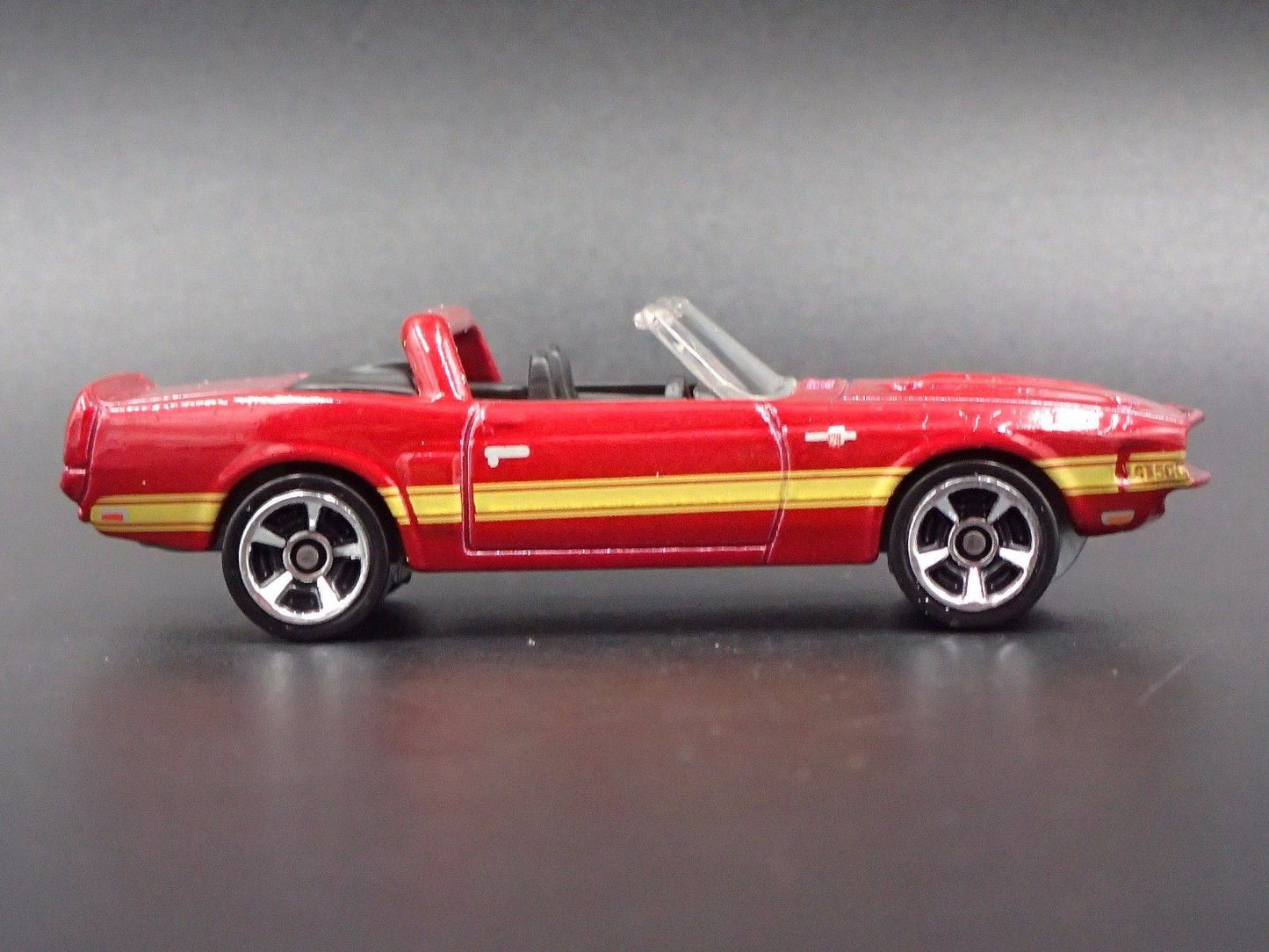 1969 69 FORD MUSTANG SHELBY GT-500 CONVETIBLE 1:64 SCALE DIORAMA DIECAST MODEL CAR