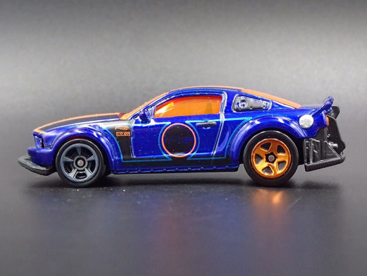 2005- 2009 FORD MUSTANG GT BLUE RARE 1:64 SCALE COLLECTIBLE DIECAST MODEL CAR