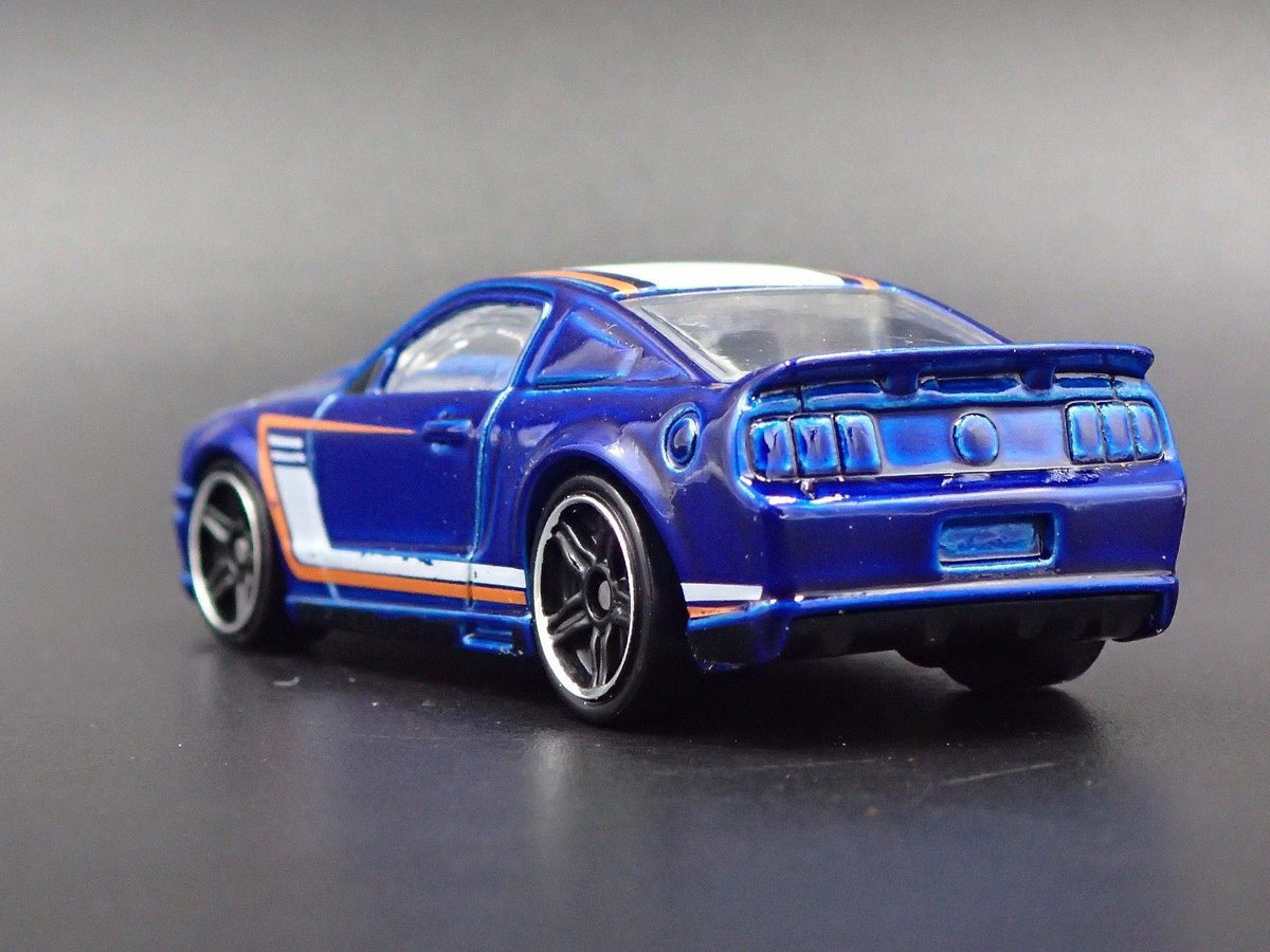 2005-2009 FORD MUSTANG GT RARE 1:64 SCALE COLLECTIBLE DIORAMA DIECAST MODEL CAR-Burning Rubber Toy Company