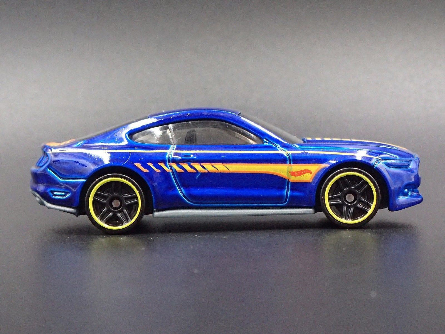 2015-2023 FORD MUSTANG GT BLUE 1:64 SCALE COLLECTIBLE DIORAMA DIECAST MODEL CAR
