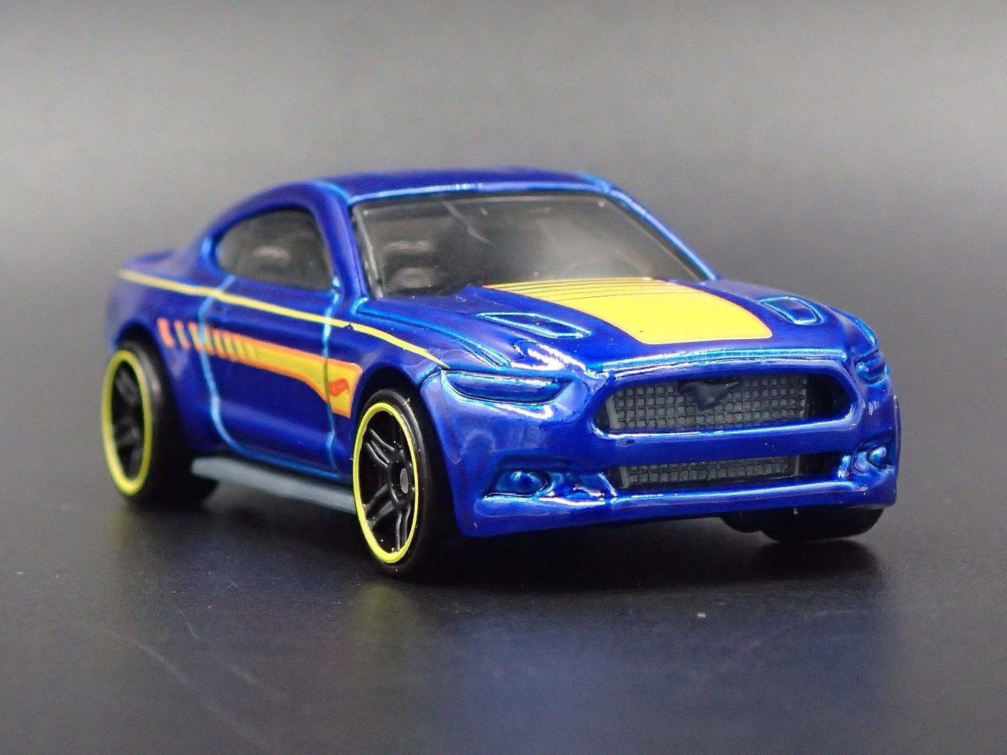 2015-2023 FORD MUSTANG GT BLUE 1:64 SCALE COLLECTIBLE DIORAMA DIECAST MODEL CAR