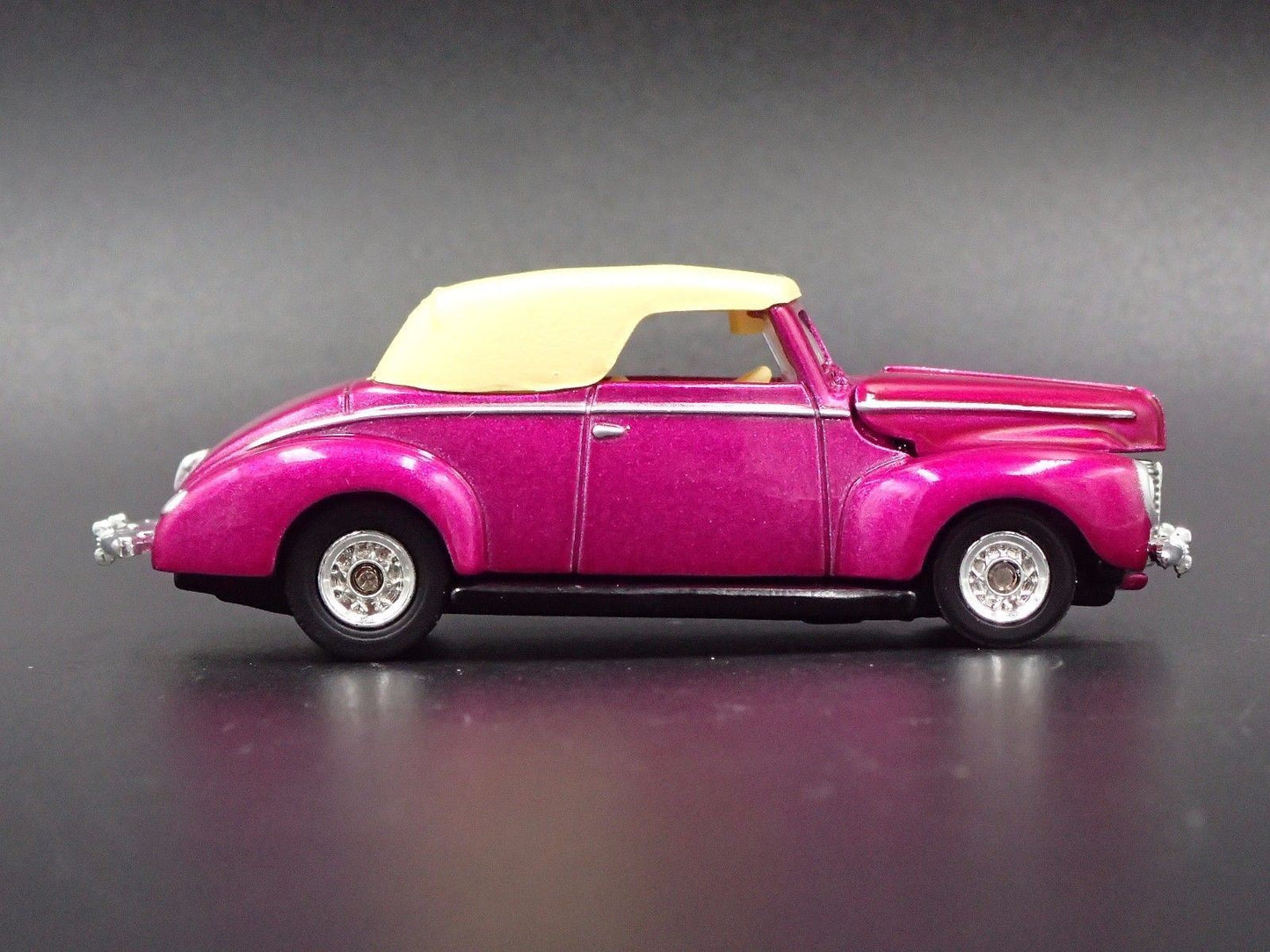 1940 40 FORD CONVERTIBLE PURPLE 1:64 SCALE COLLECTIBLE DIORAMA DIECAST MODEL CAR