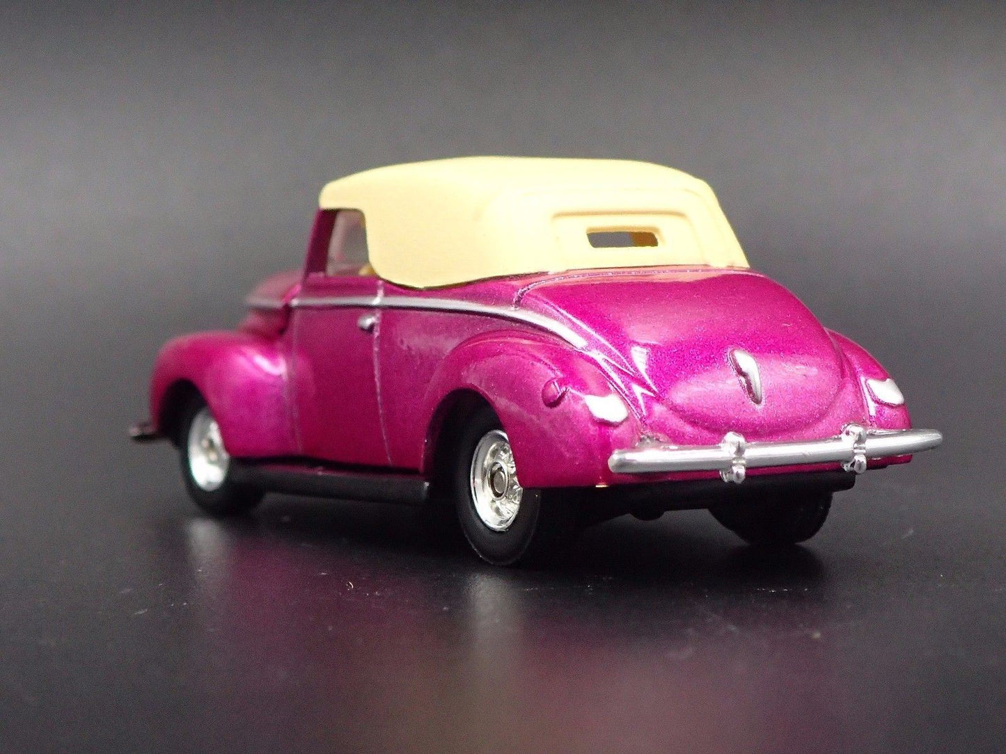1940 40 FORD CONVERTIBLE PURPLE 1:64 SCALE COLLECTIBLE DIORAMA DIECAST MODEL CAR