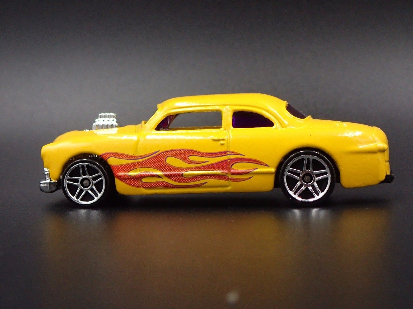 1949-1951 FORD SHOE BOX CLUB COUPE 1:64 SCALE LIMITED DIORAMA DIECAST MODEL CAR