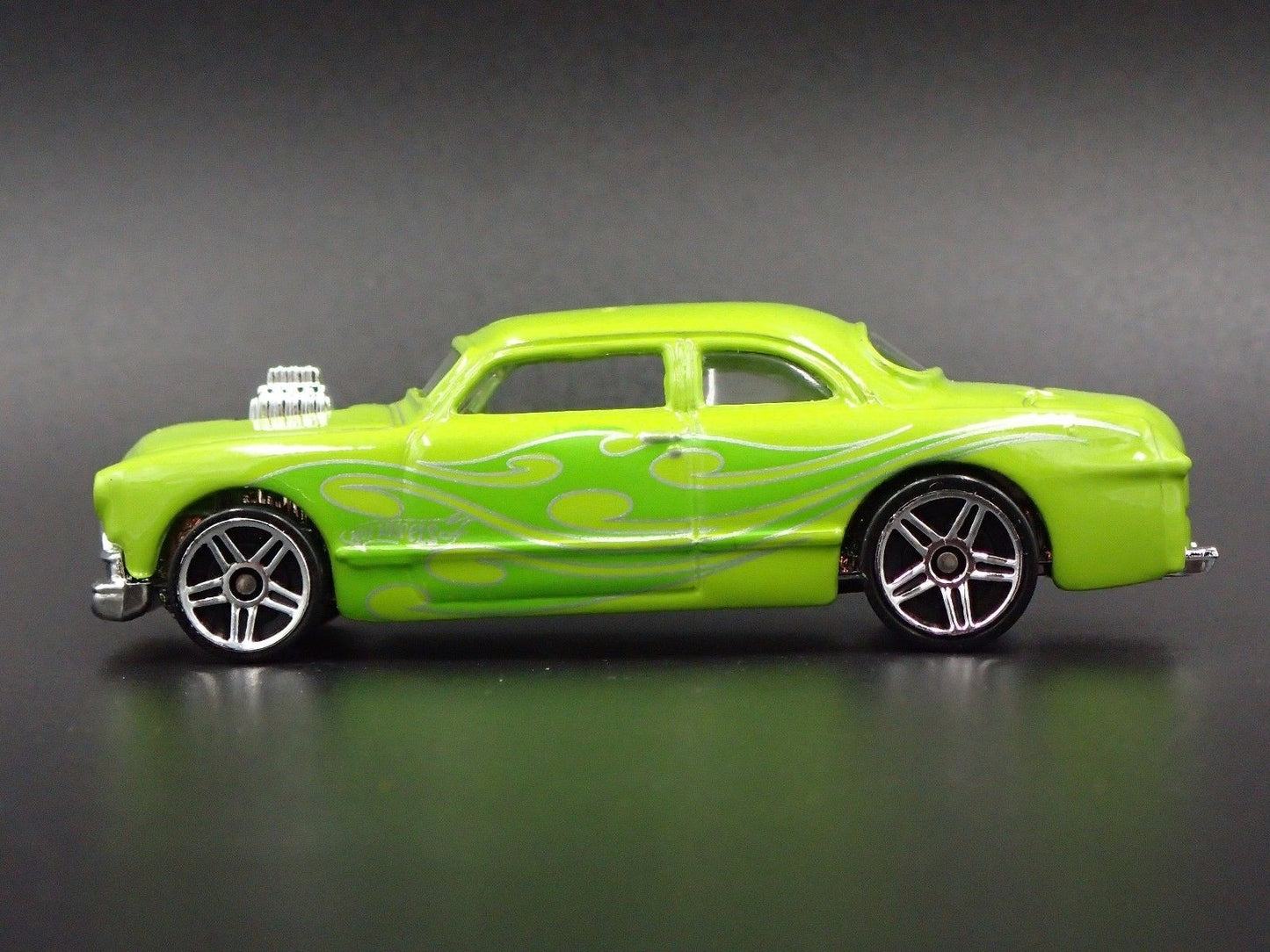 1949-1951 FORD SHOE BOX CLUB COUPE GREEN 1:64 SCALE DIORAMA DIECAST MODEL CAR