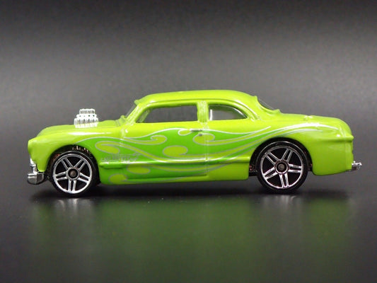 1949-1951 FORD SHOE BOX CLUB COUPE GREEN 1:64 SCALE DIORAMA DIECAST MODEL CAR