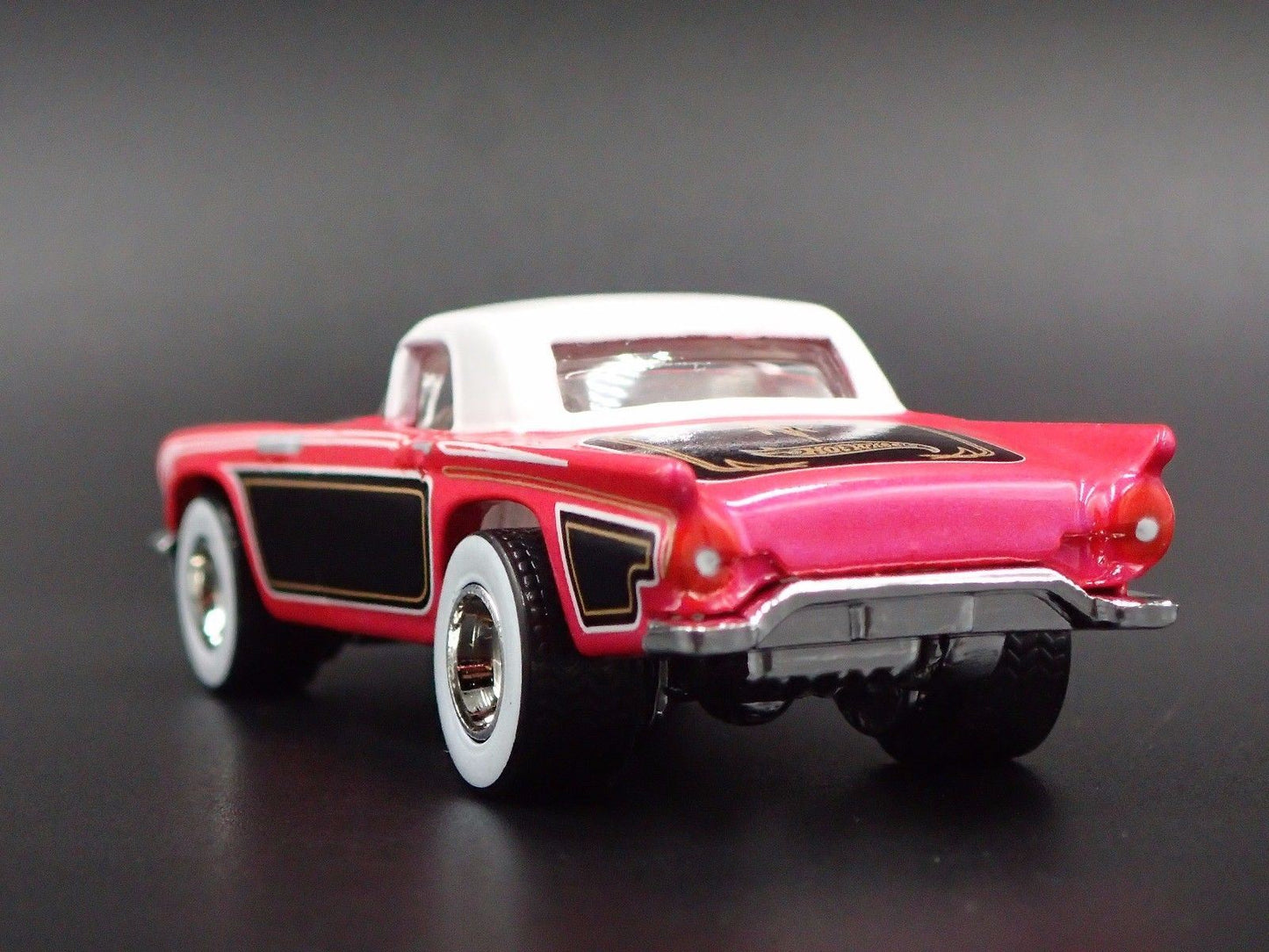 1957 57 FORD THUNDERBIRD TBIRD 1:64 SCALE COLLECTIBLE DIORAMA DIECAST MODEL CAR