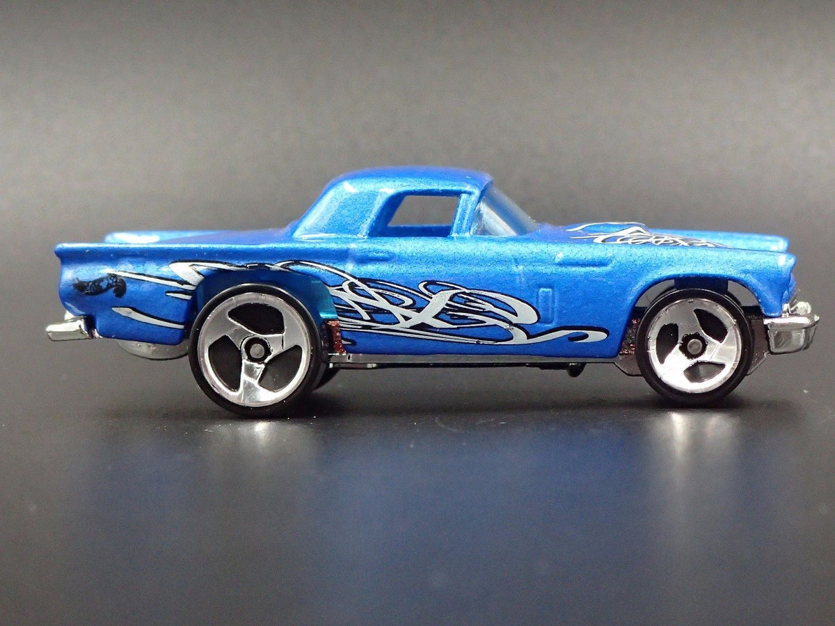 1957 57 FORD THUNDERBIRD TBIRD BLUE 1:64 SCALE COLLECTIBLE DIORAMA DIECAST MODEL CAR