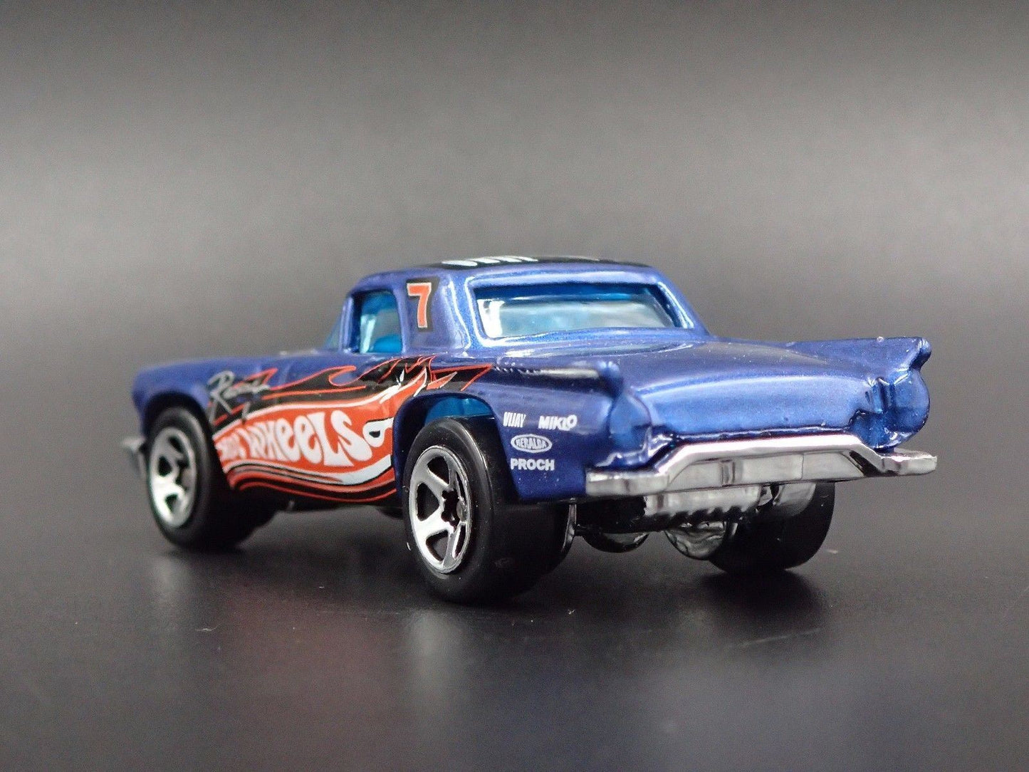 1957 57 FORD THUNDERBIRD TBIRD 1:64 SCALE COLLECTIBLE DIORAMA DIECAST MODEL CAR