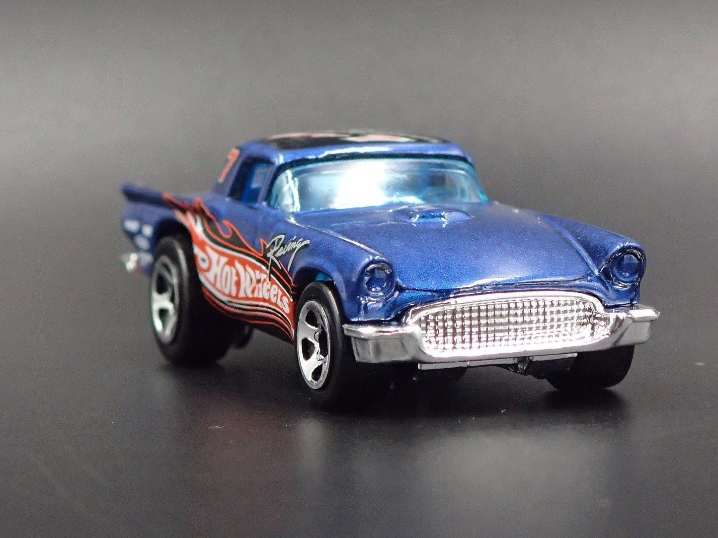1957 57 FORD THUNDERBIRD TBIRD 1:64 SCALE COLLECTIBLE DIORAMA DIECAST MODEL CAR