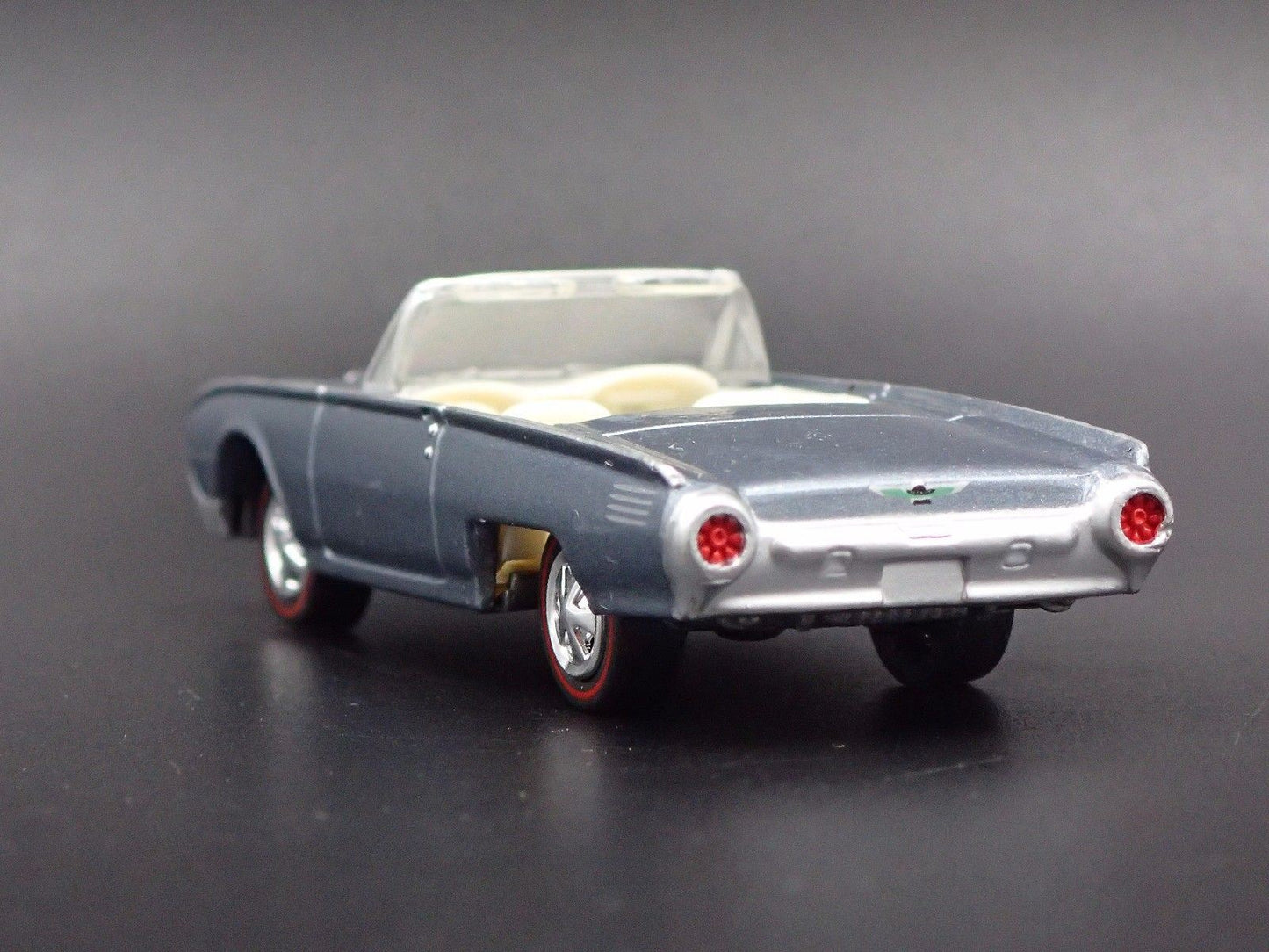 1961 61 FORD THUNDERBIRD TBIRD CONVERTIBLE 1:64 SCALE DIORAMA DIECAST MODEL CAR