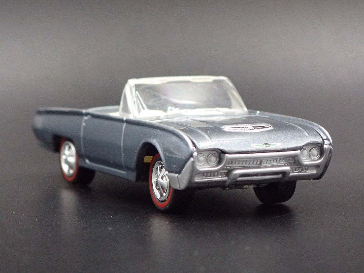 1961 61 FORD THUNDERBIRD TBIRD CONVERTIBLE 1:64 SCALE DIORAMA DIECAST MODEL CAR