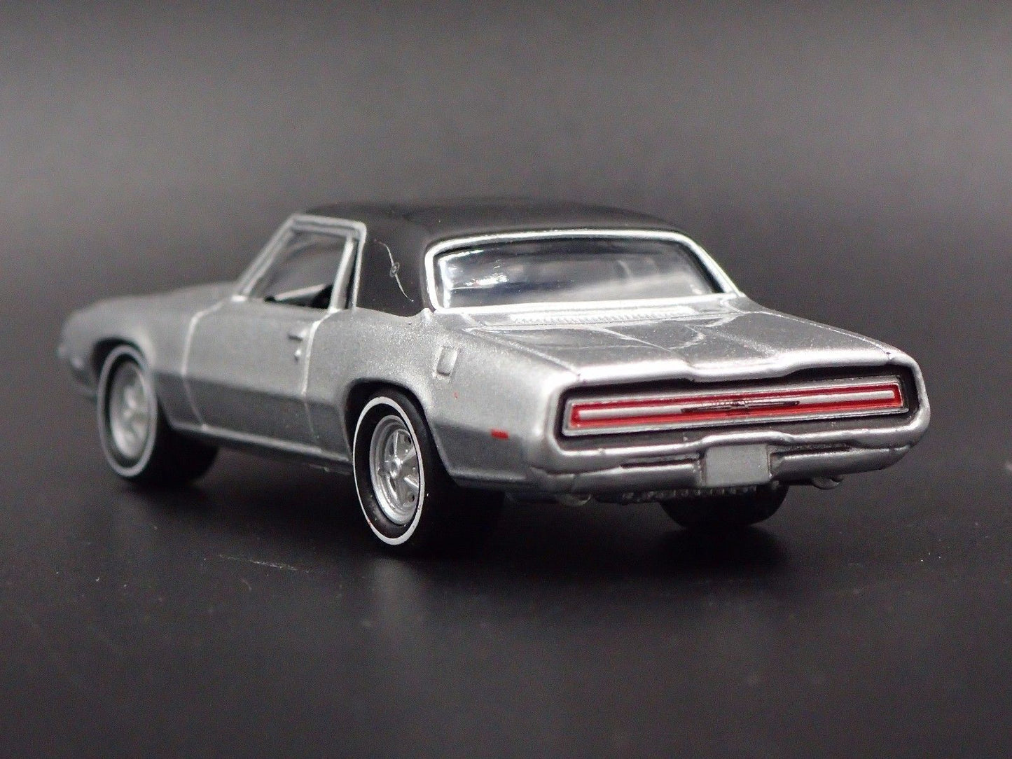 1968 68 FORD THUNDERBIRD TBIRD 1:64 SCALE COLLECTIBLE DIORAMA DIECAST MODEL CAR
