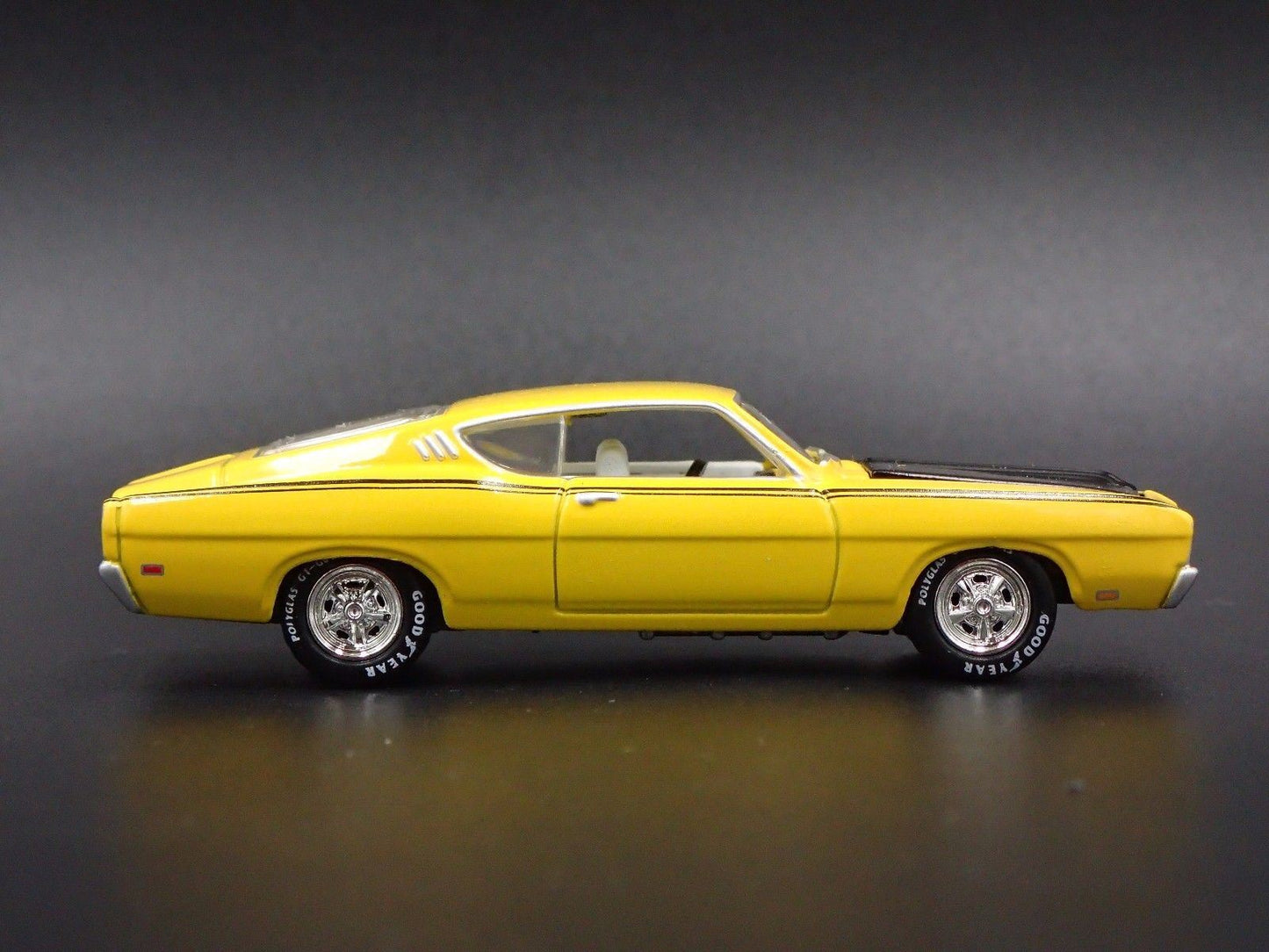 1969 69 FORD TORINO TALLADEGA COBRA YELLOW 1:64 SCALE DIORAMA DIECAST MODEL CAR