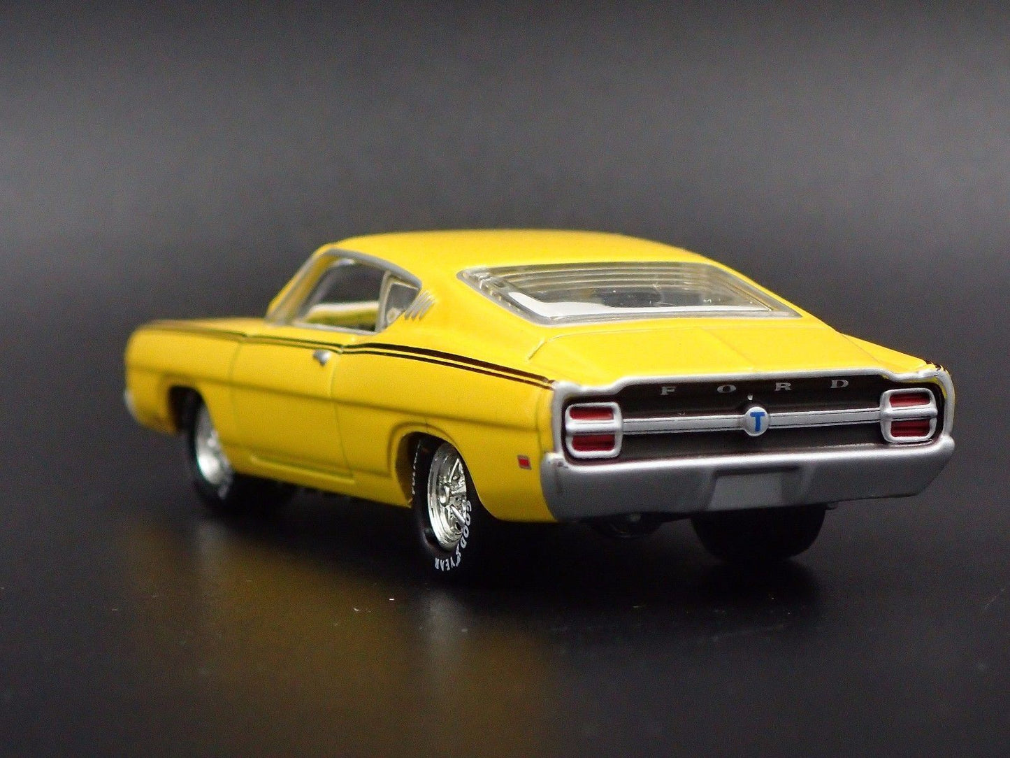 1969 69 FORD TORINO TALLADEGA COBRA YELLOW 1:64 SCALE DIORAMA DIECAST MODEL CAR