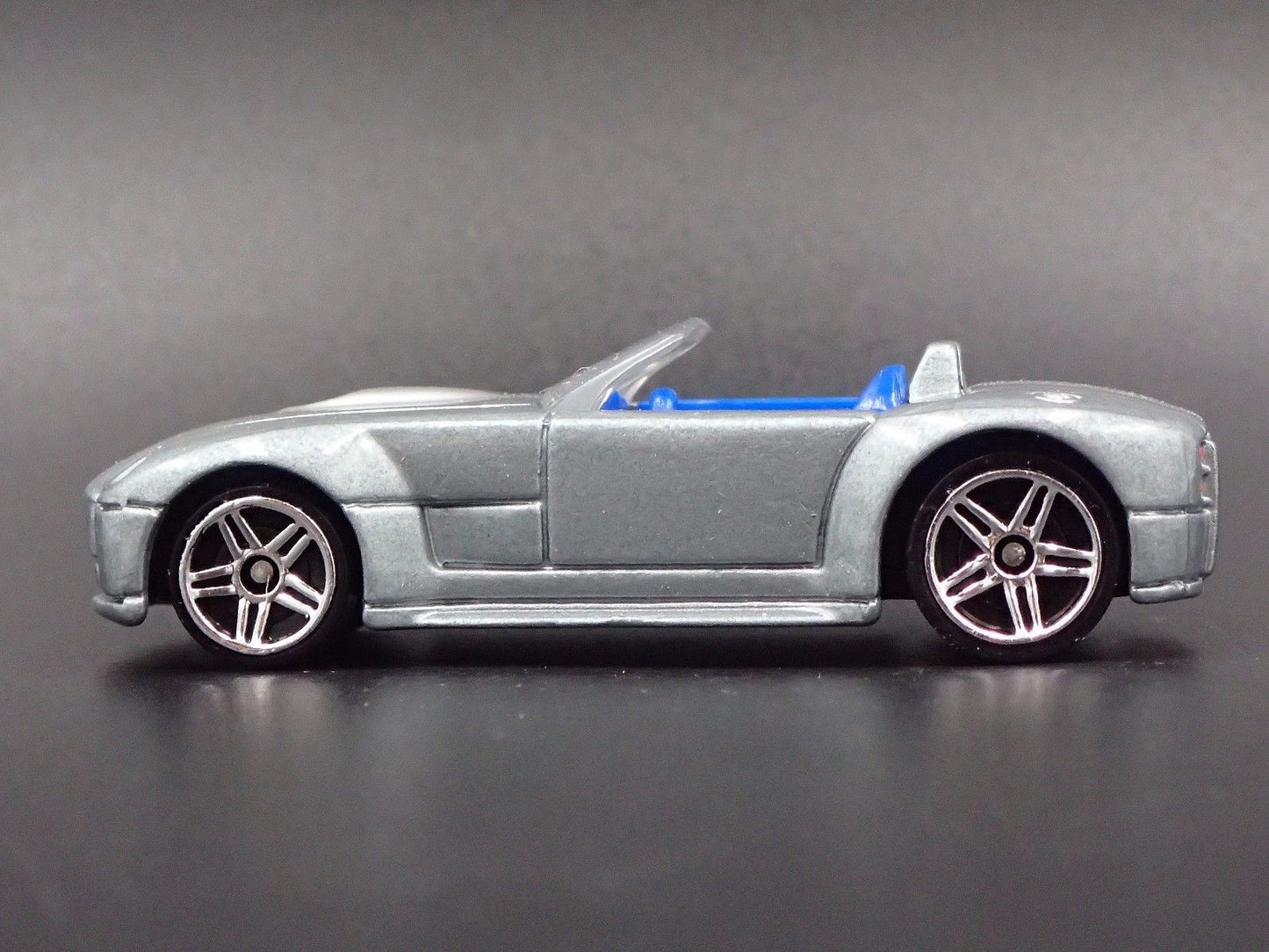 2004 04 FORD SHELBY COBRA CONCEPT GRAY 1:64 SCALE COLLECTIBLE DIECAST MODEL CAR