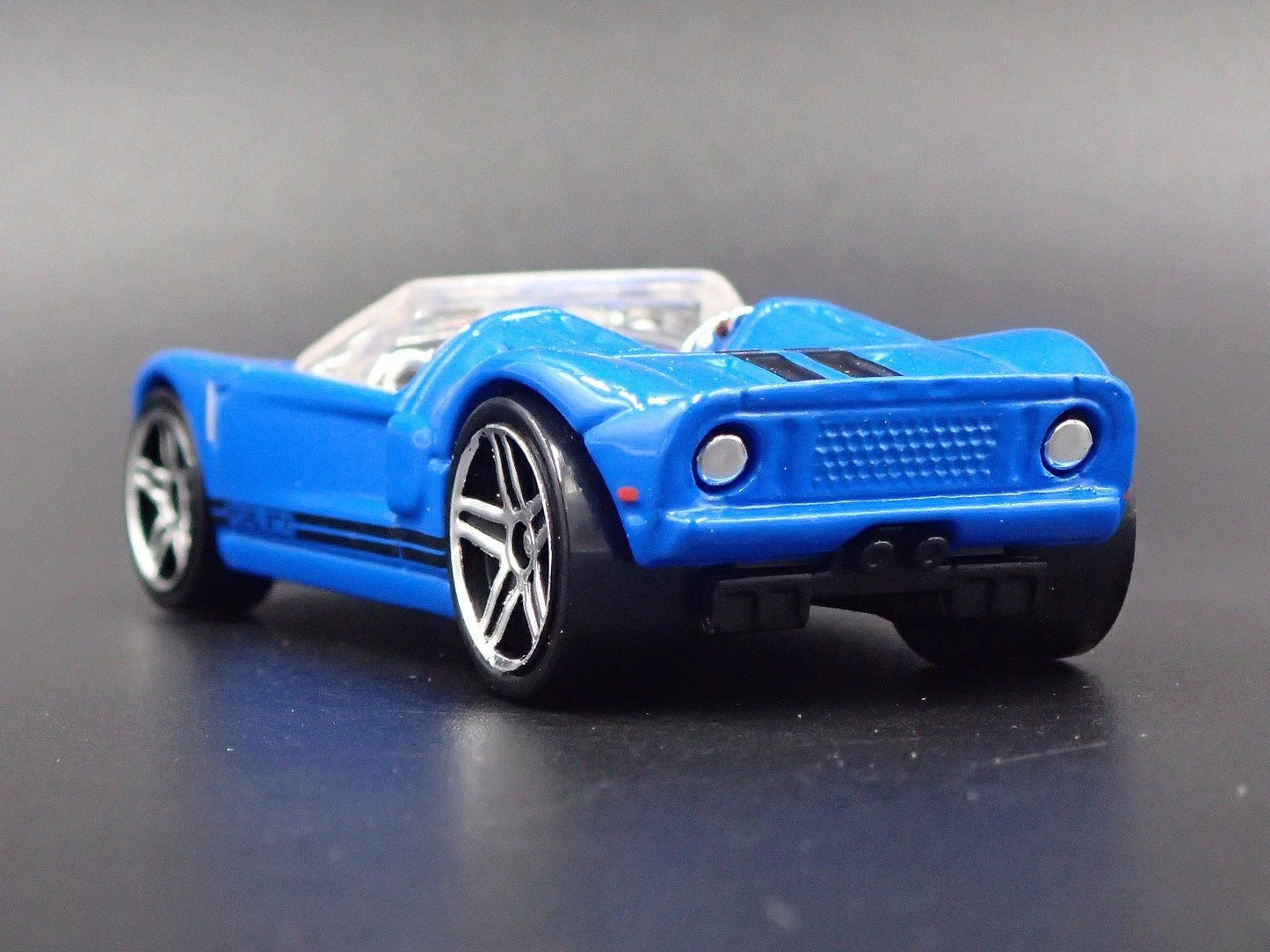 2005 05 FORD GTX1 CONCEPT CAR 1:64 SCALE COLLECTIBLE DIORAMA DIECAST MODEL CAR