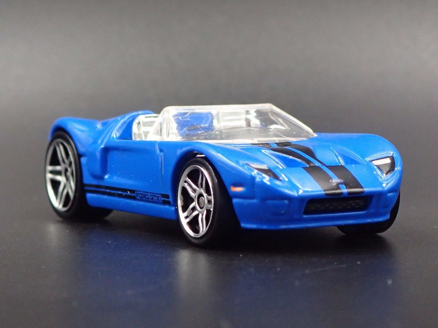 2005 05 FORD GTX1 CONCEPT CAR 1:64 SCALE COLLECTIBLE DIORAMA DIECAST MODEL CAR