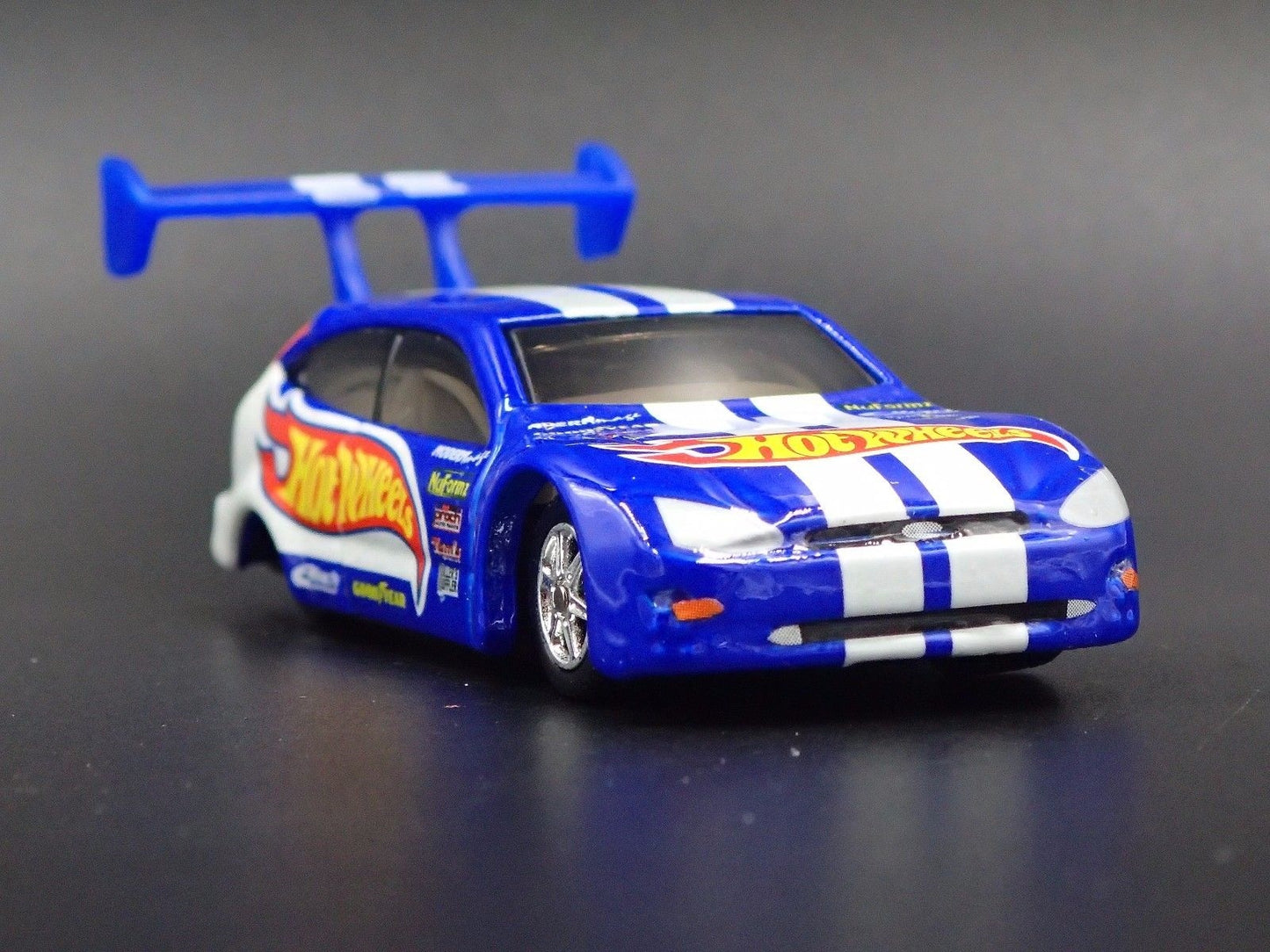 1998 - 2005 FORD FOCUS BLUE 1:64 SCALE COLLECTIBLE DIORAMA DIECAST MODEL CAR