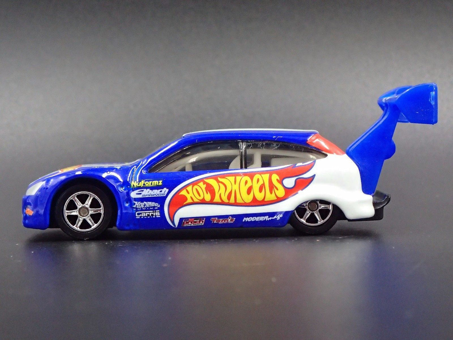 1998 - 2005 FORD FOCUS BLUE 1:64 SCALE COLLECTIBLE DIORAMA DIECAST MODEL CAR