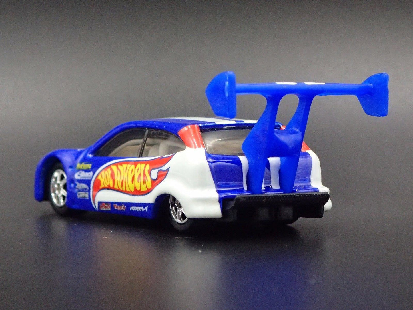 1998 - 2005 FORD FOCUS BLUE 1:64 SCALE COLLECTIBLE DIORAMA DIECAST MODEL CAR