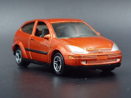 1998- 2005 FORD FOCUS ORANGE 1:64 SCALE COLLECTIBLE DIORAMA DIECAST MODEL CAR